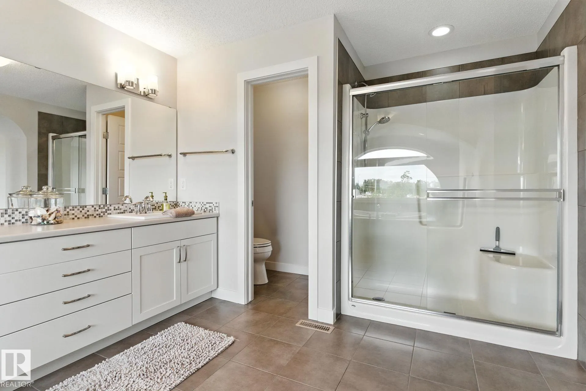 126 SUNTERRA Way