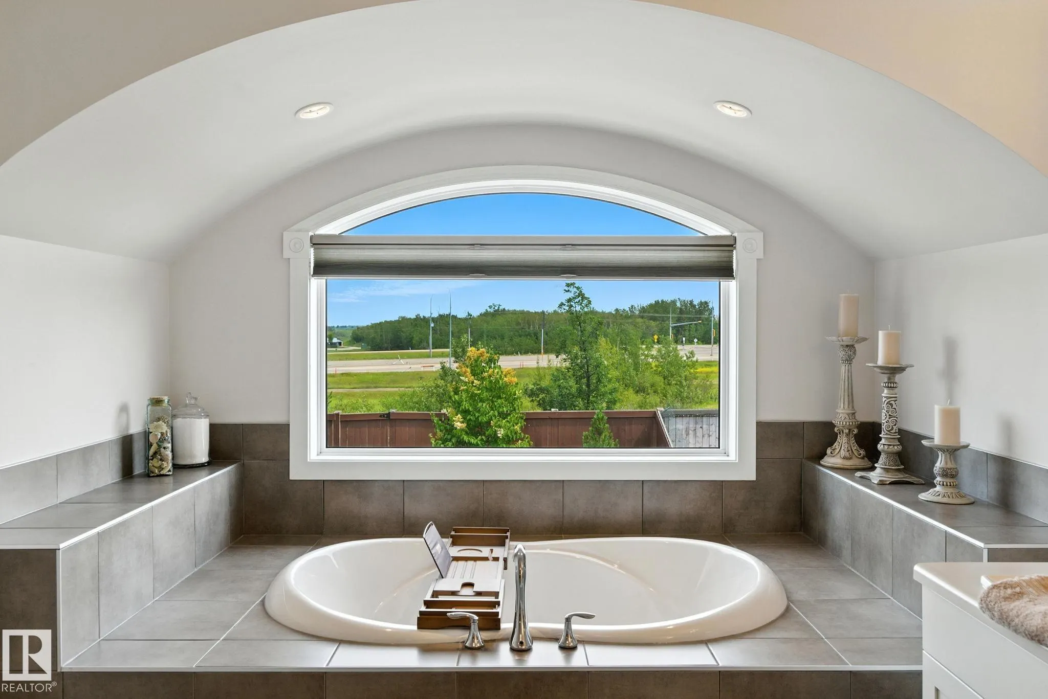 126 SUNTERRA Way