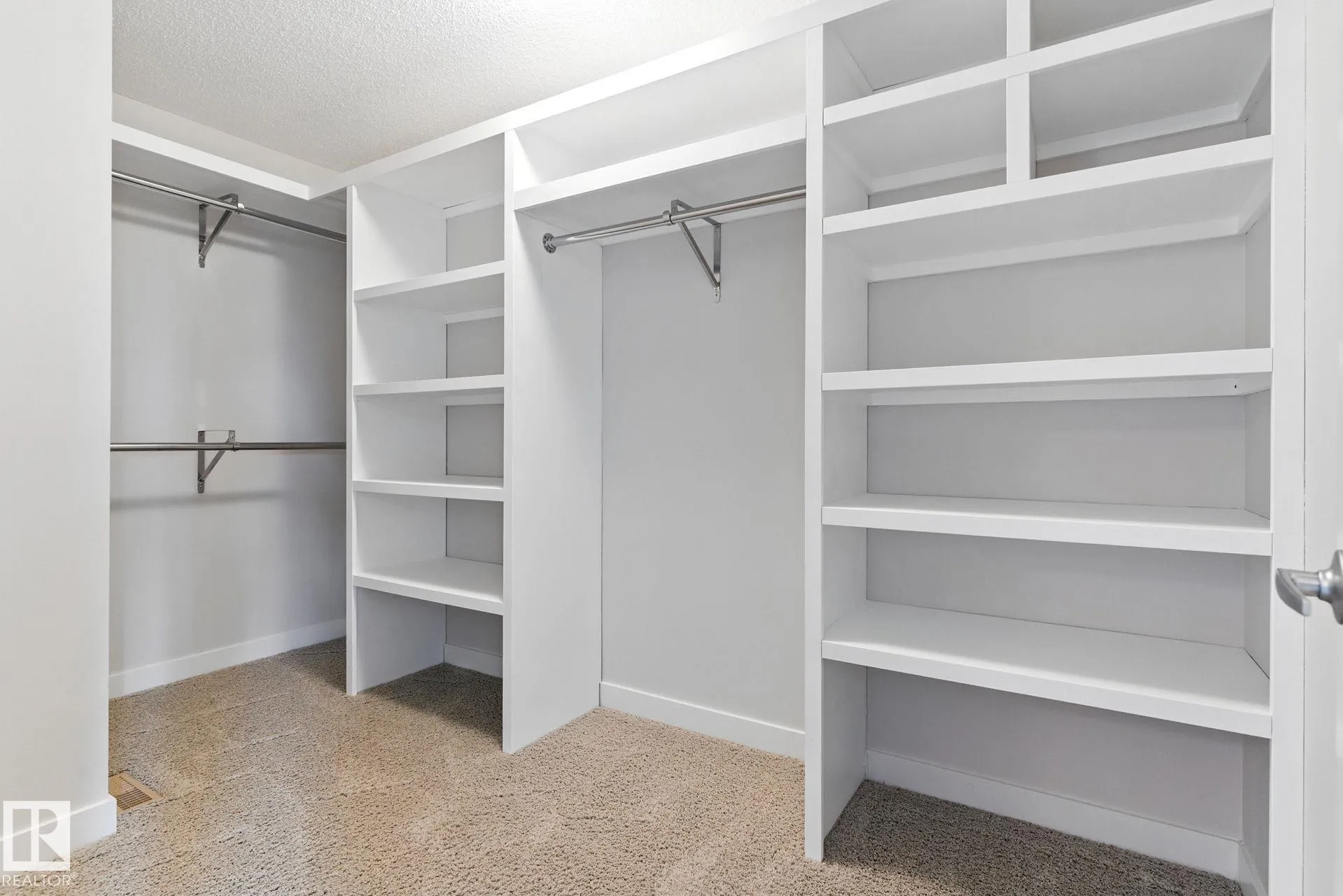 126 SUNTERRA Way