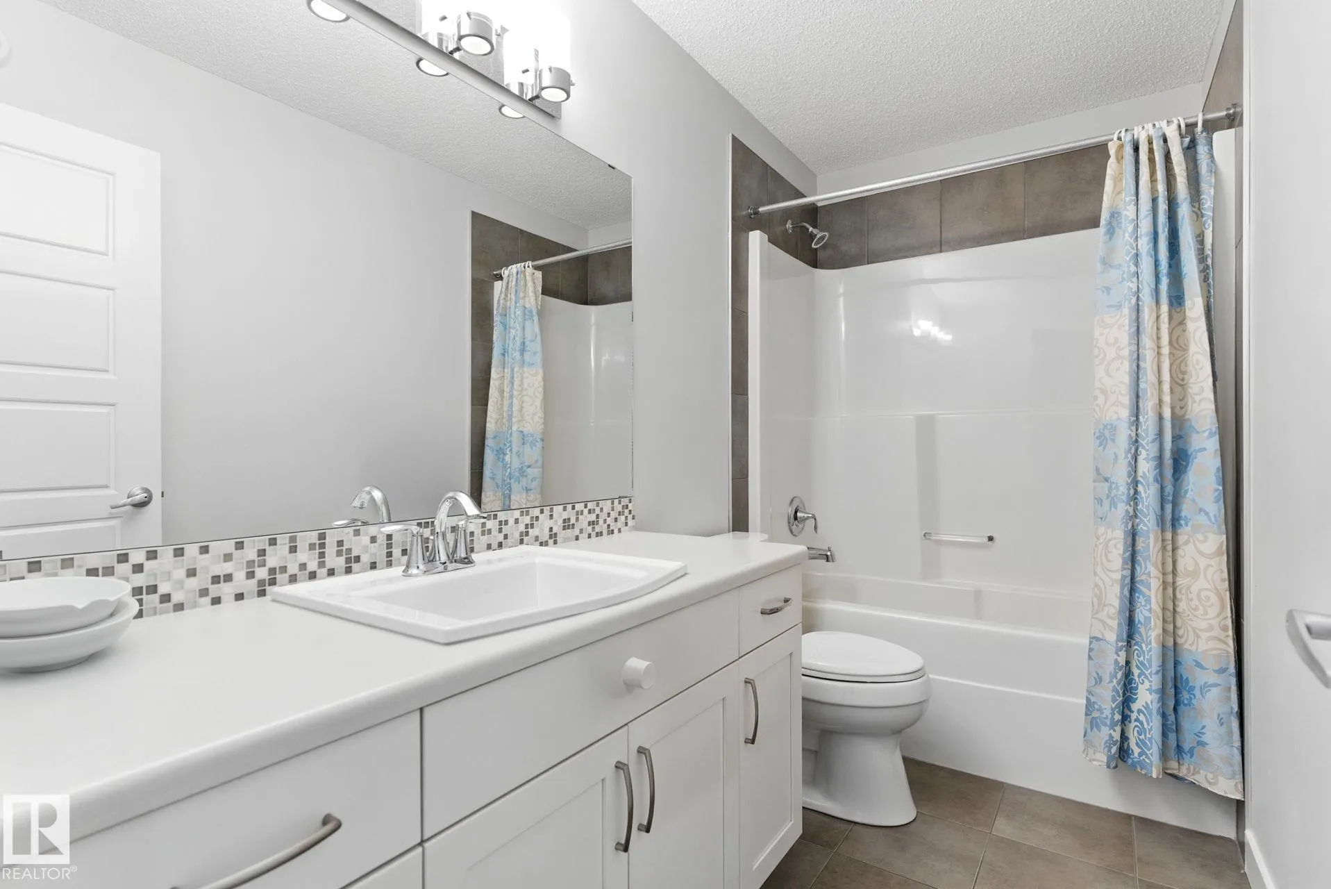 126 SUNTERRA Way