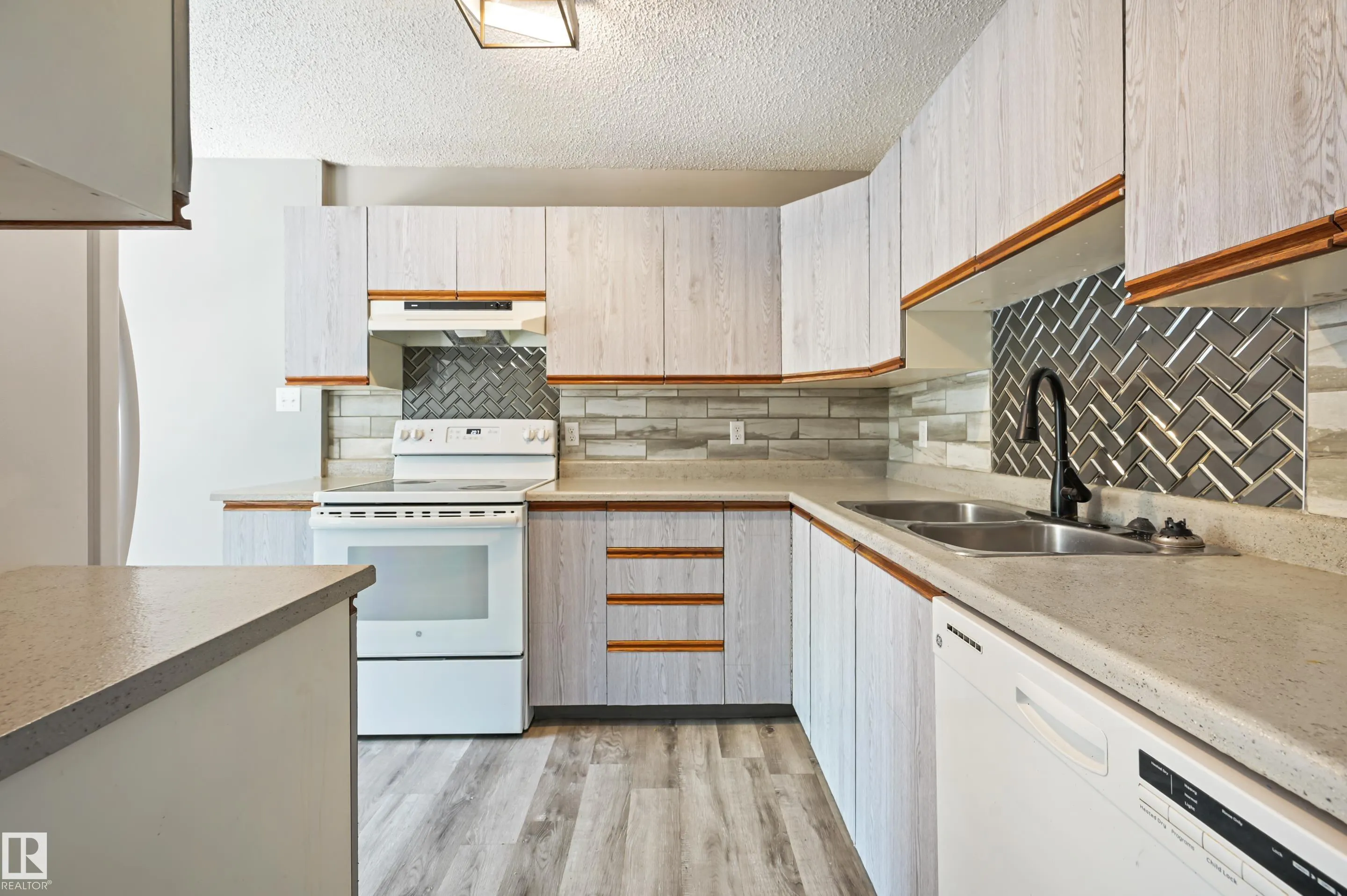 4405 Pleasantview Drive