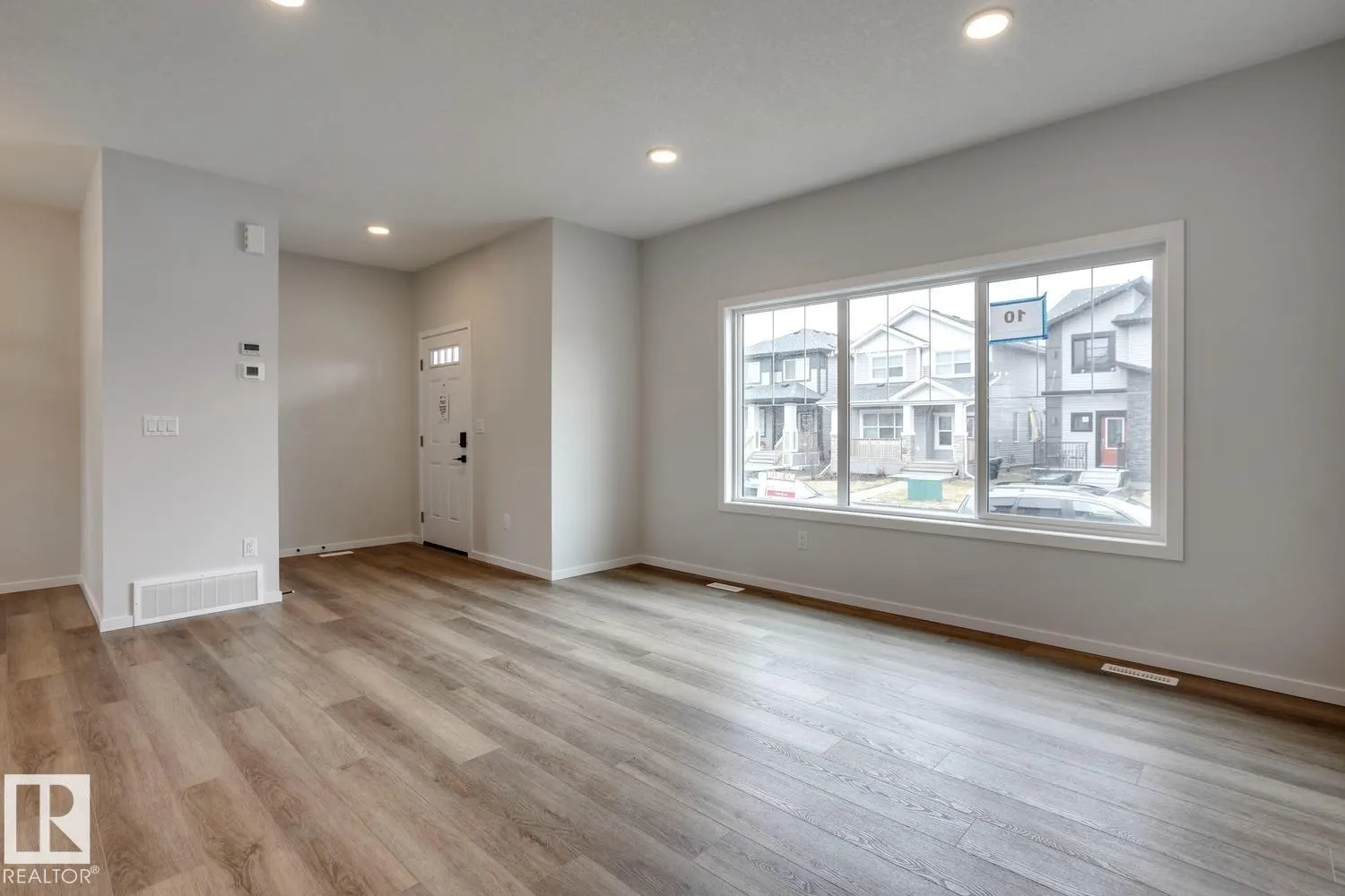 10 HUNTER Place