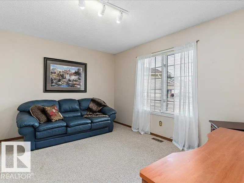 10 GRANGE Drive
