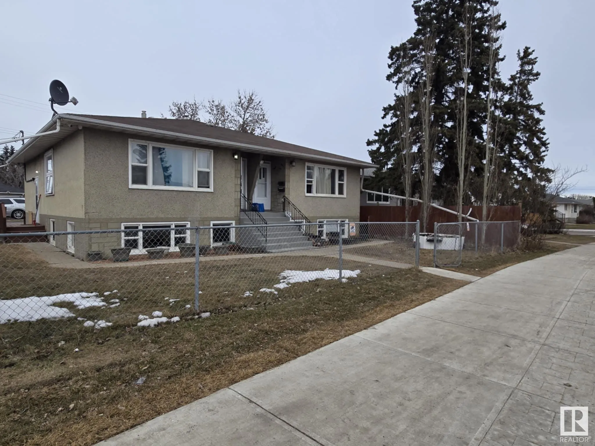 6422 - 6424 132 Avenue