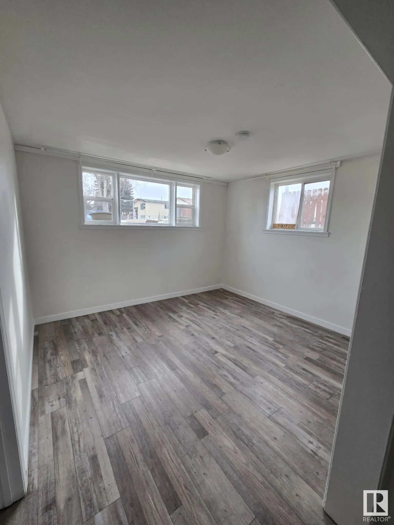 6422 - 6424 132 Avenue