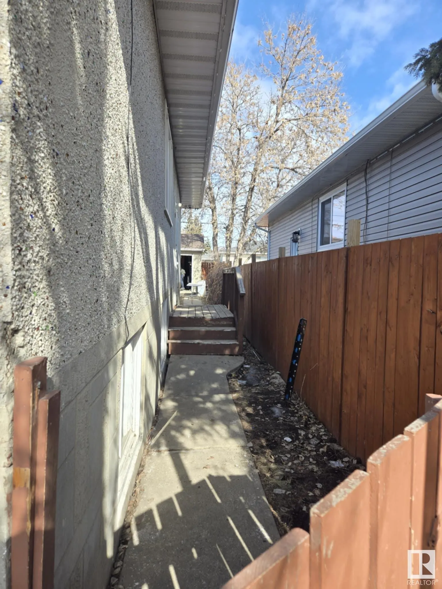 6422 - 6424 132 Avenue