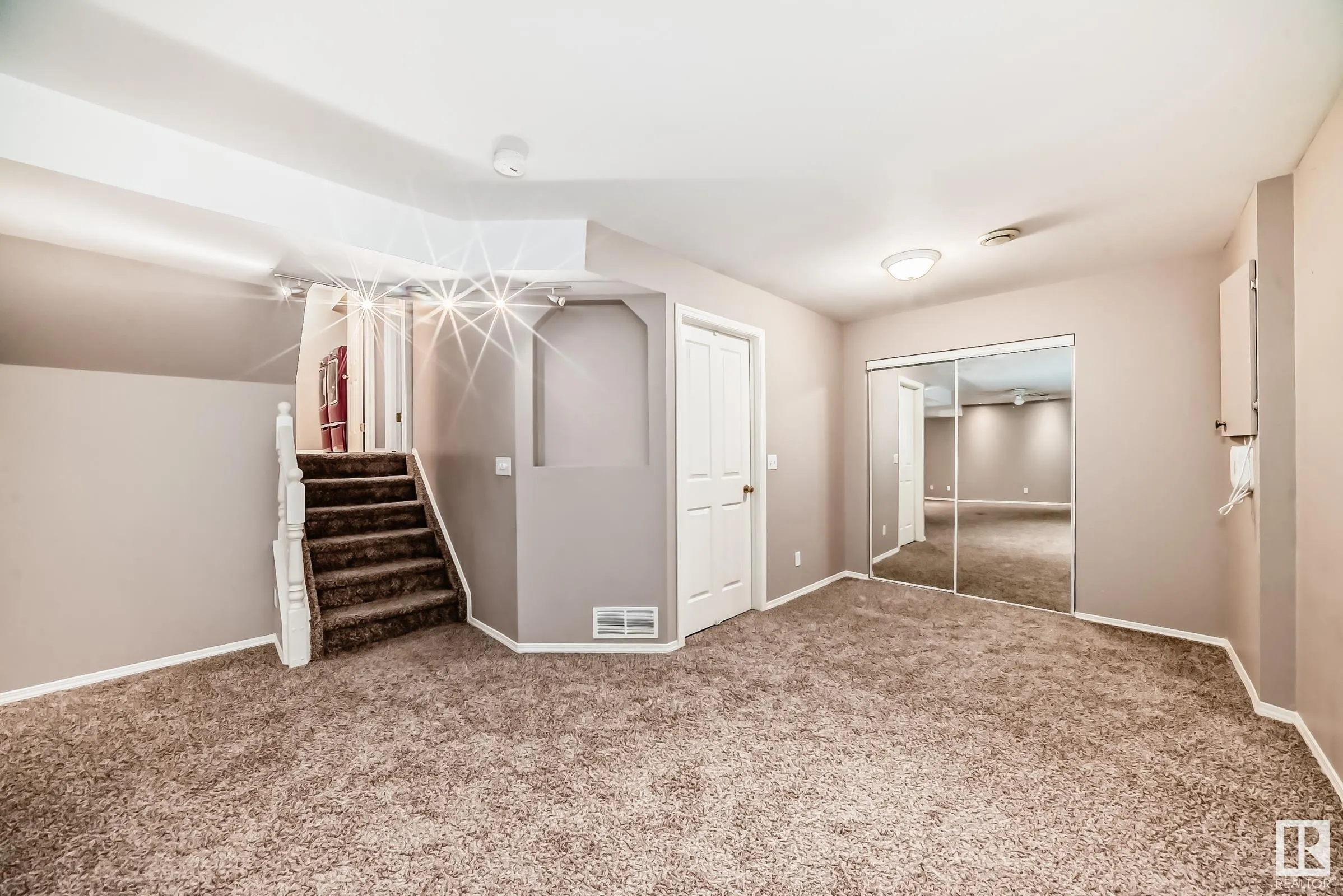 4 HOLLY Place