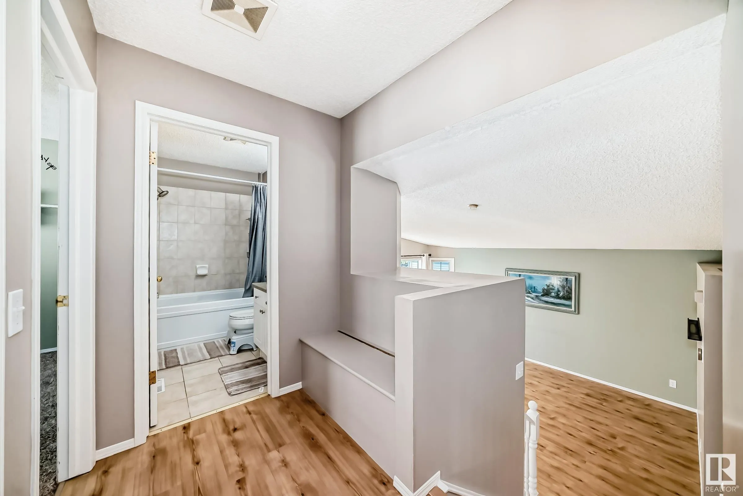 4 HOLLY Place