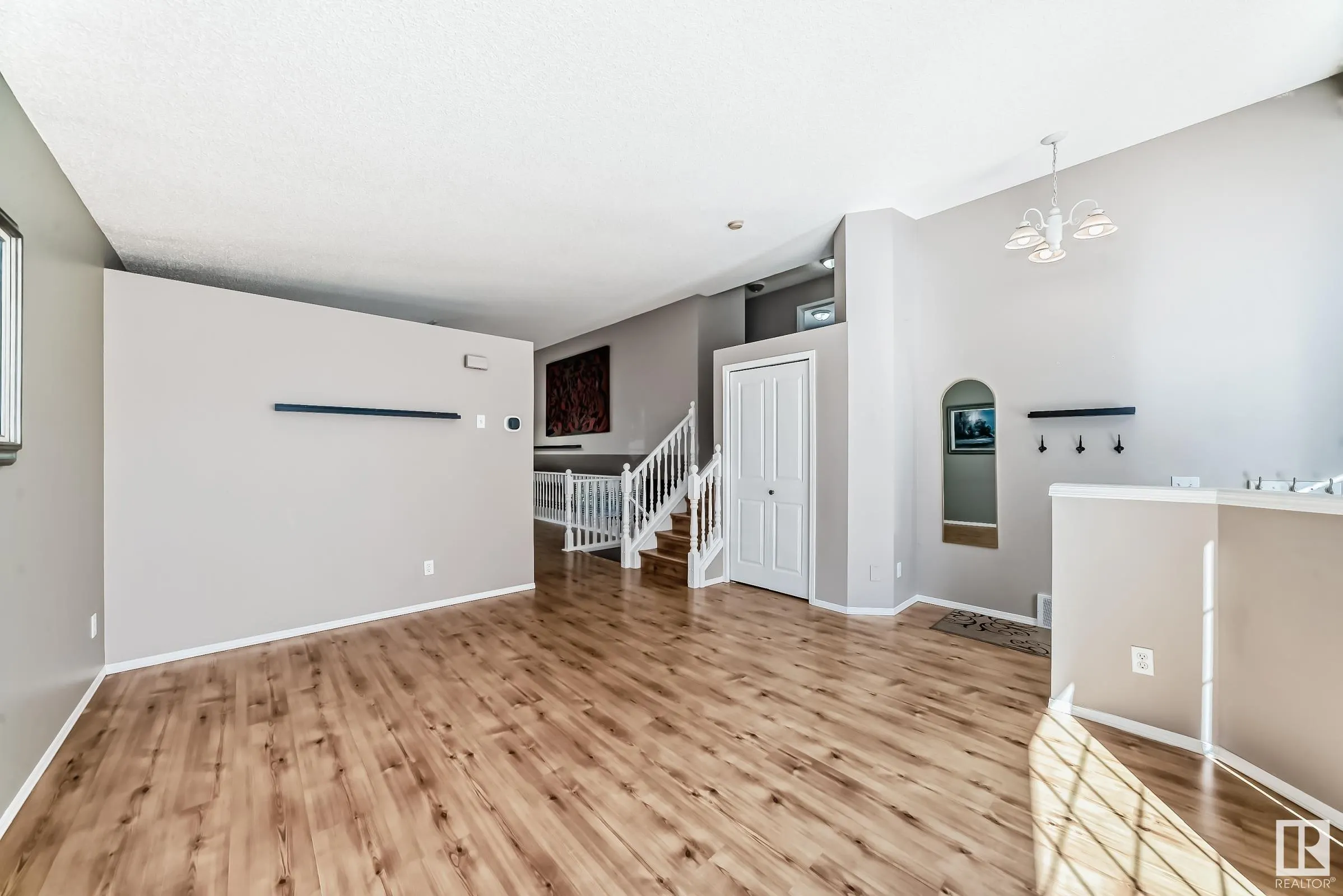 4 HOLLY Place