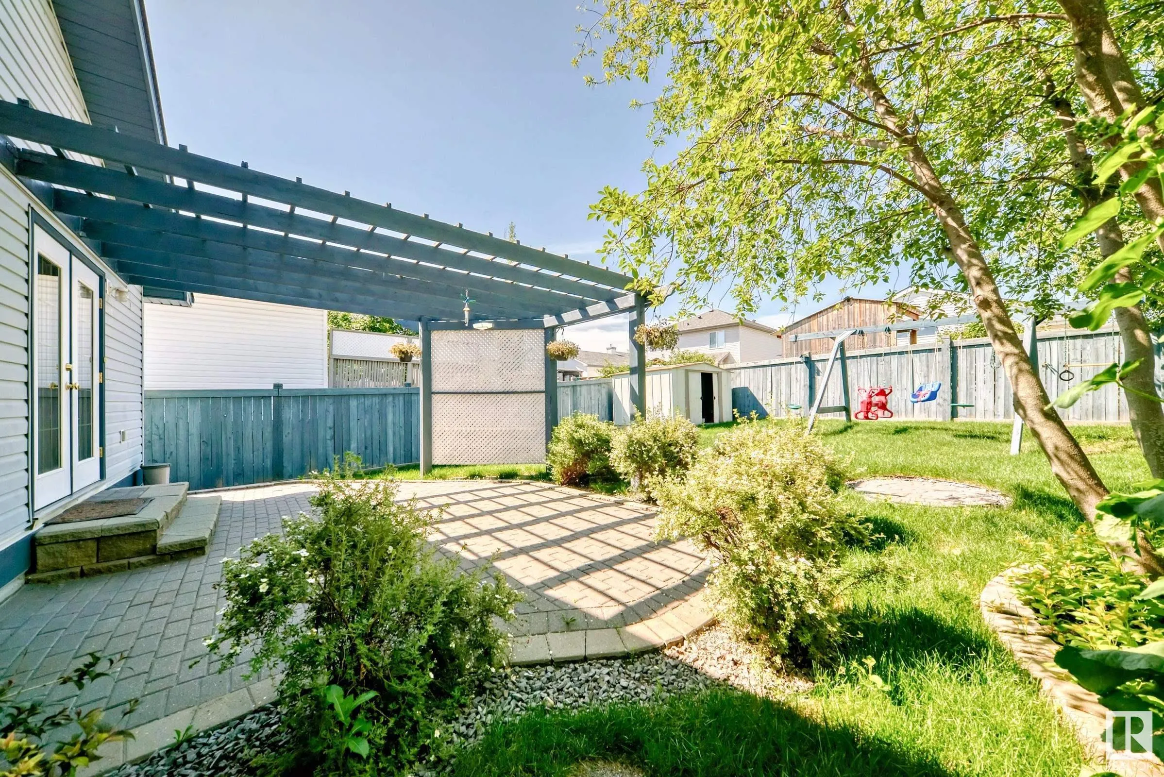 4 HOLLY Place