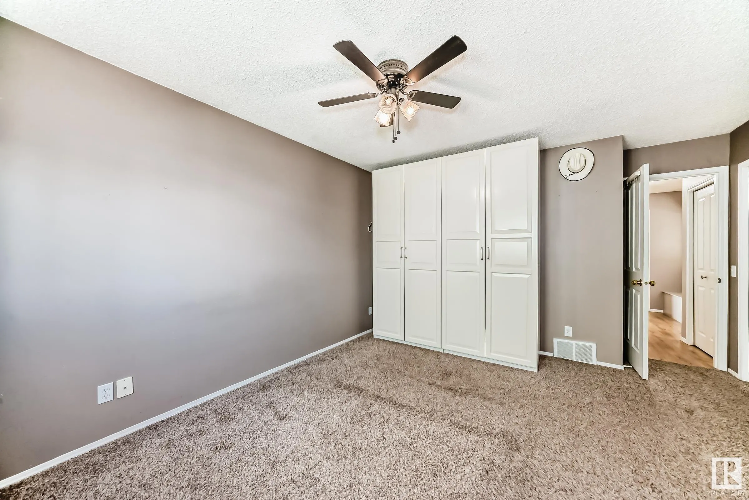4 HOLLY Place