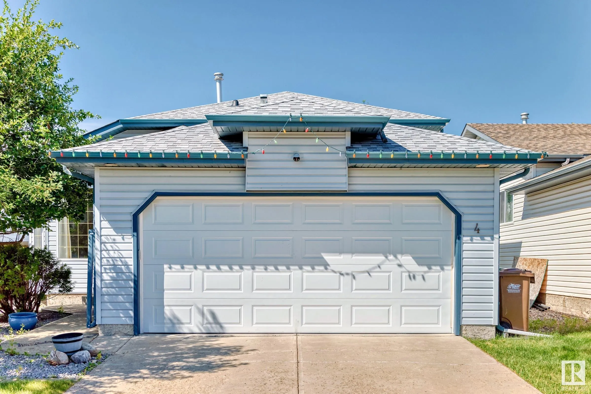 4 HOLLY Place