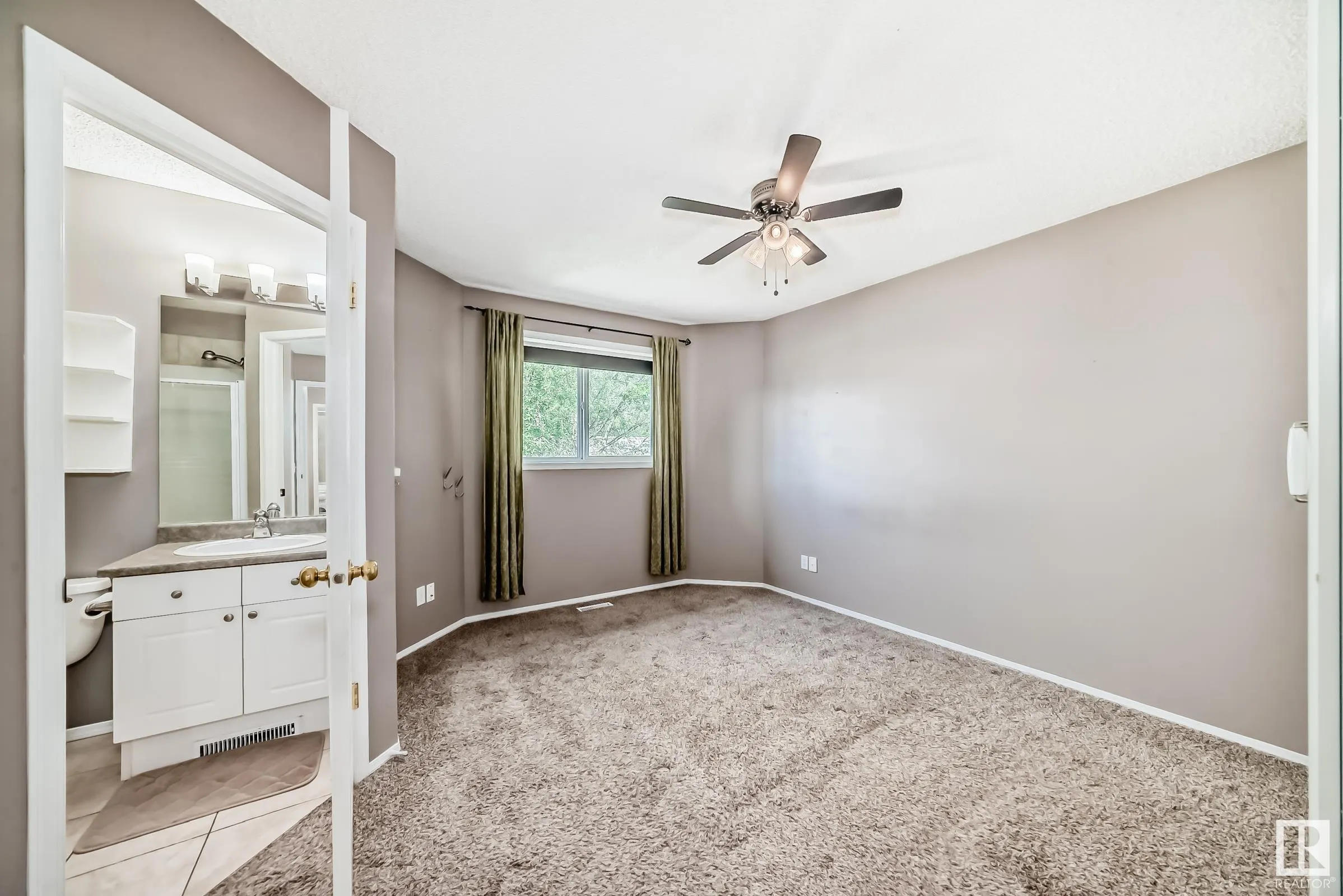 4 HOLLY Place