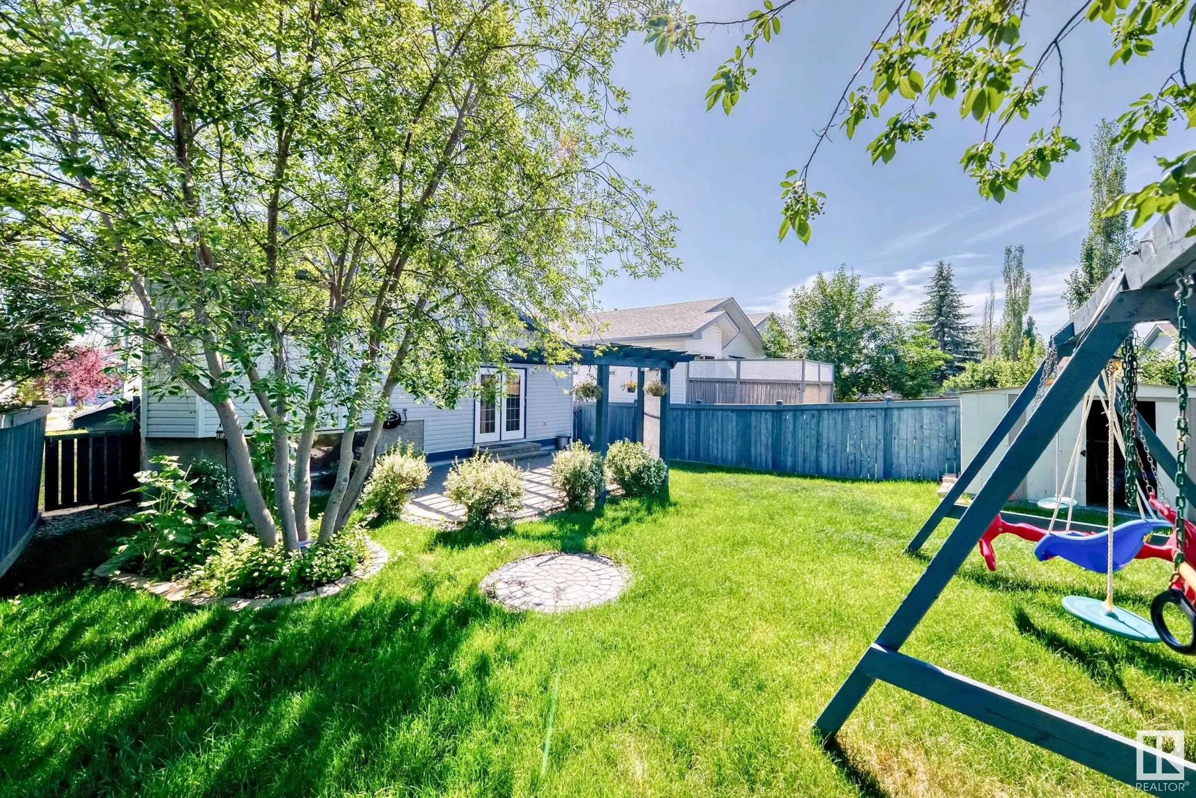4 HOLLY Place