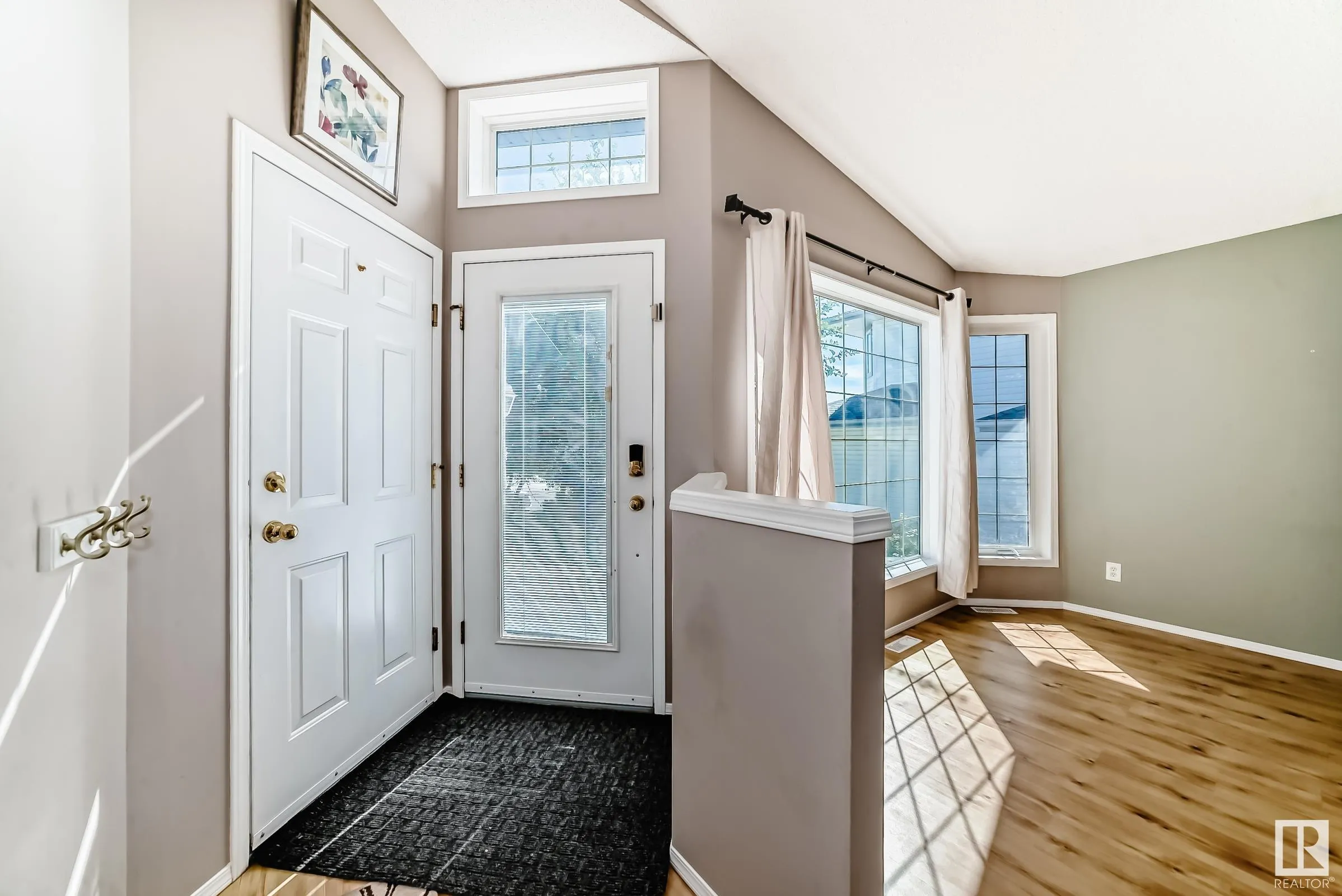 4 HOLLY Place