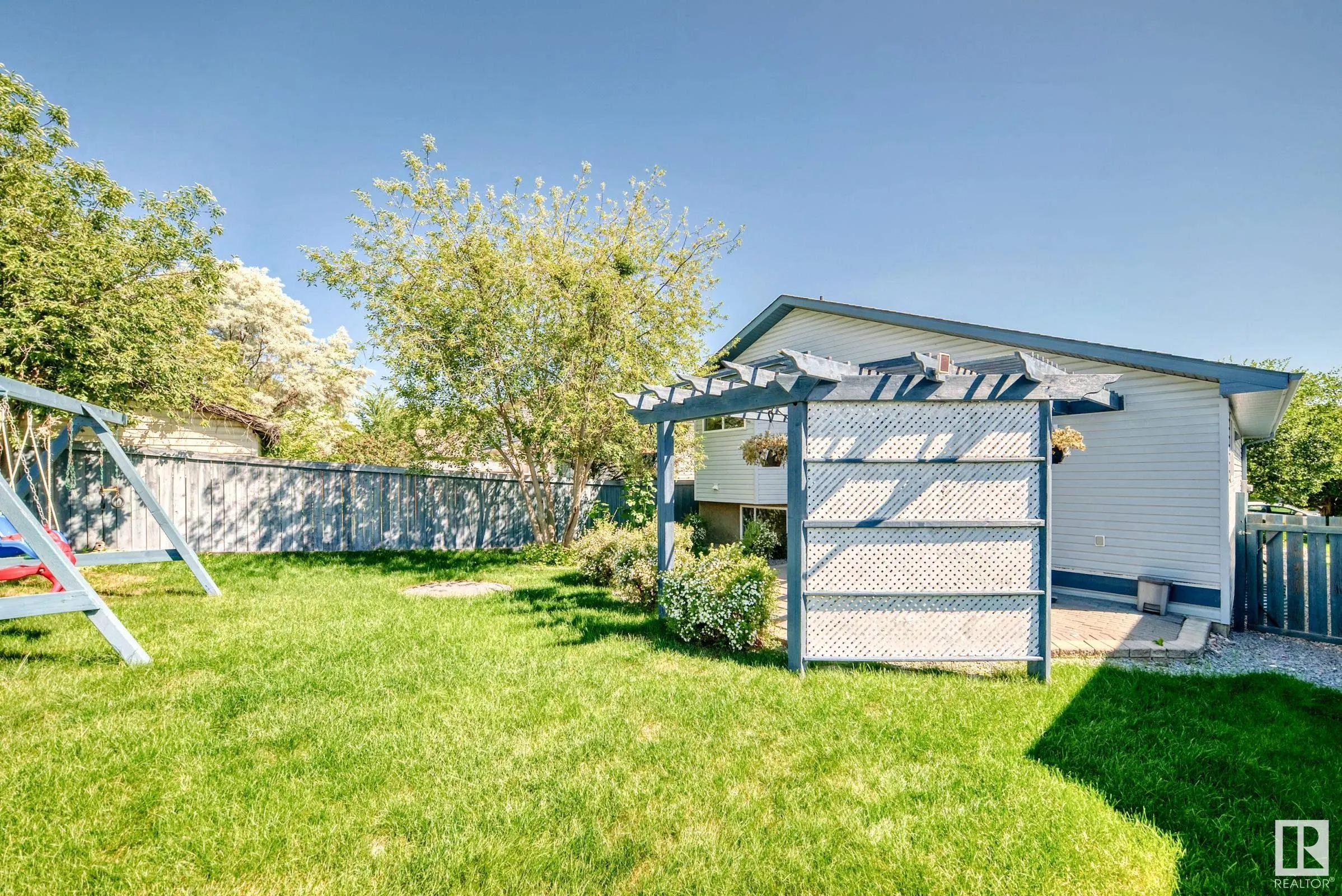 4 HOLLY Place