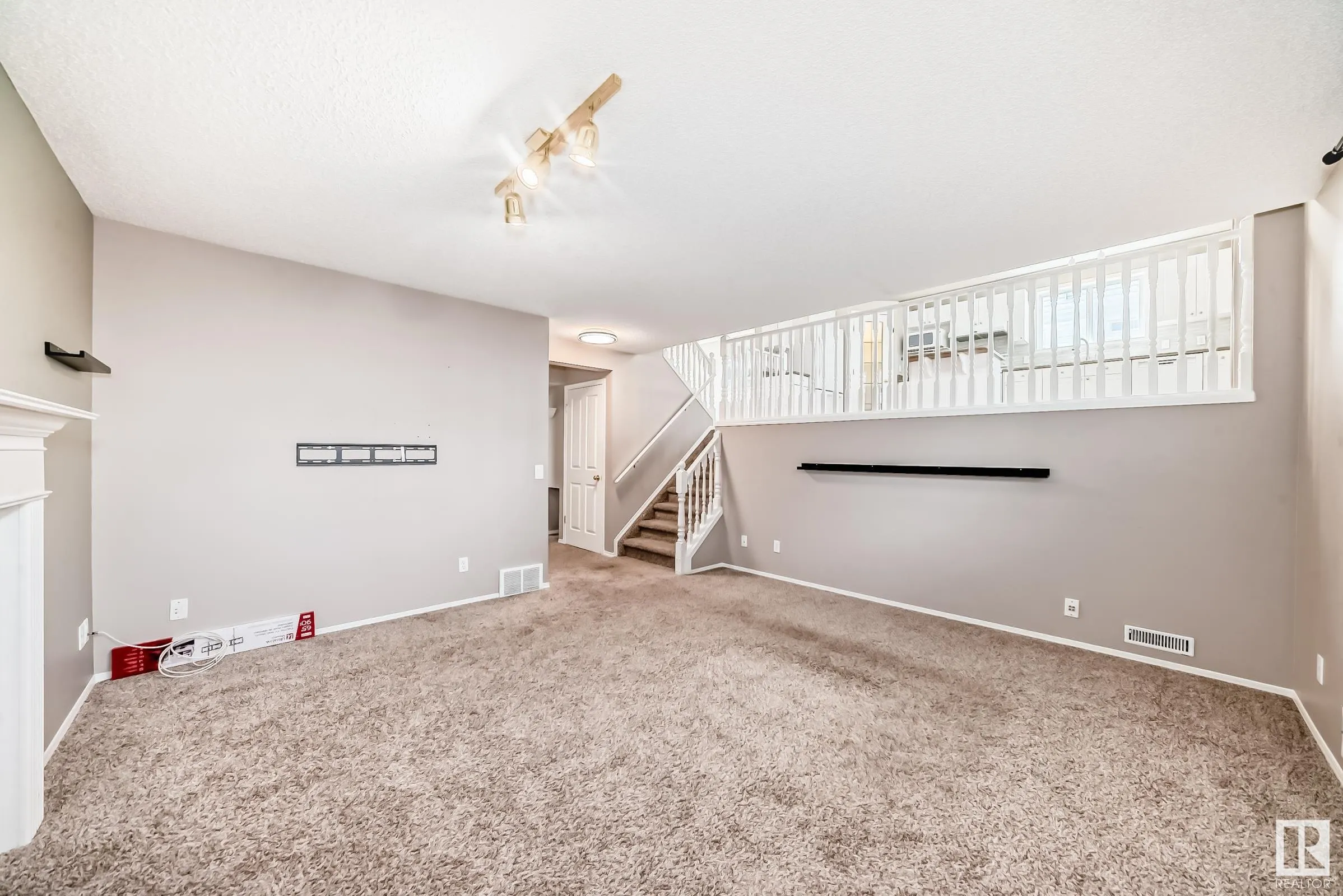 4 HOLLY Place