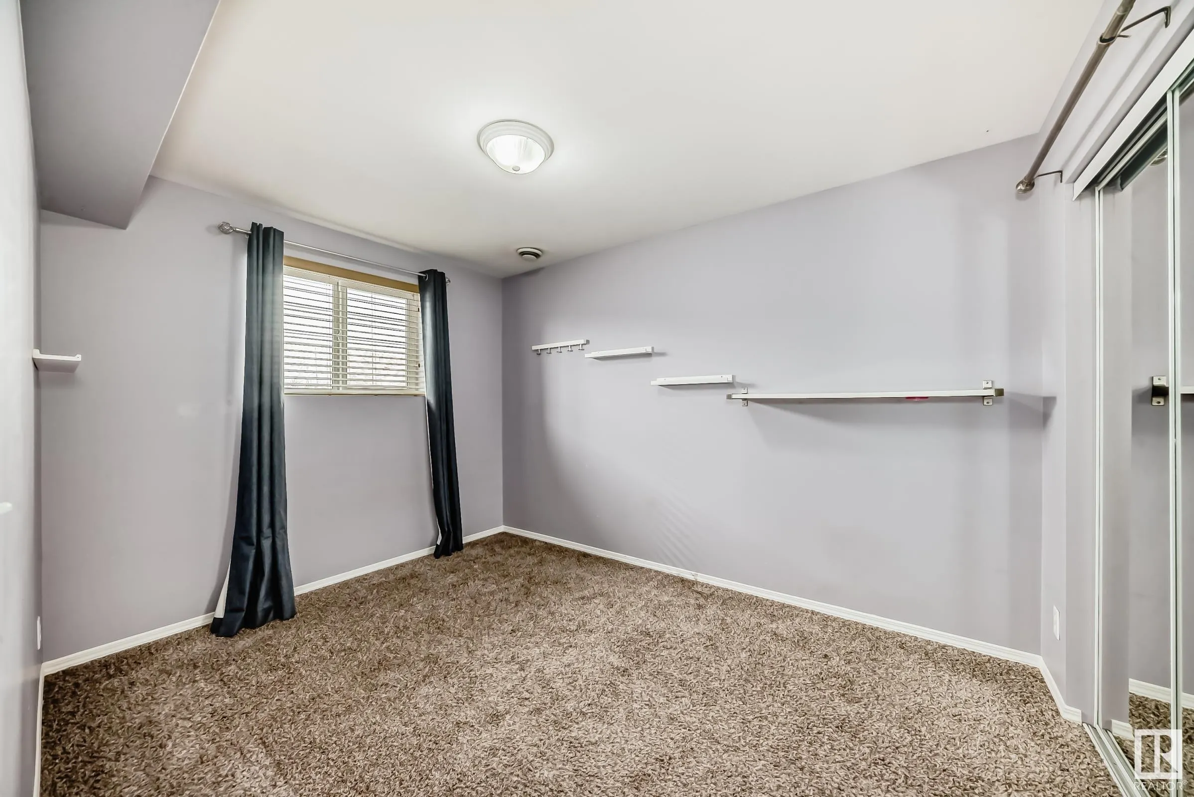 4 HOLLY Place