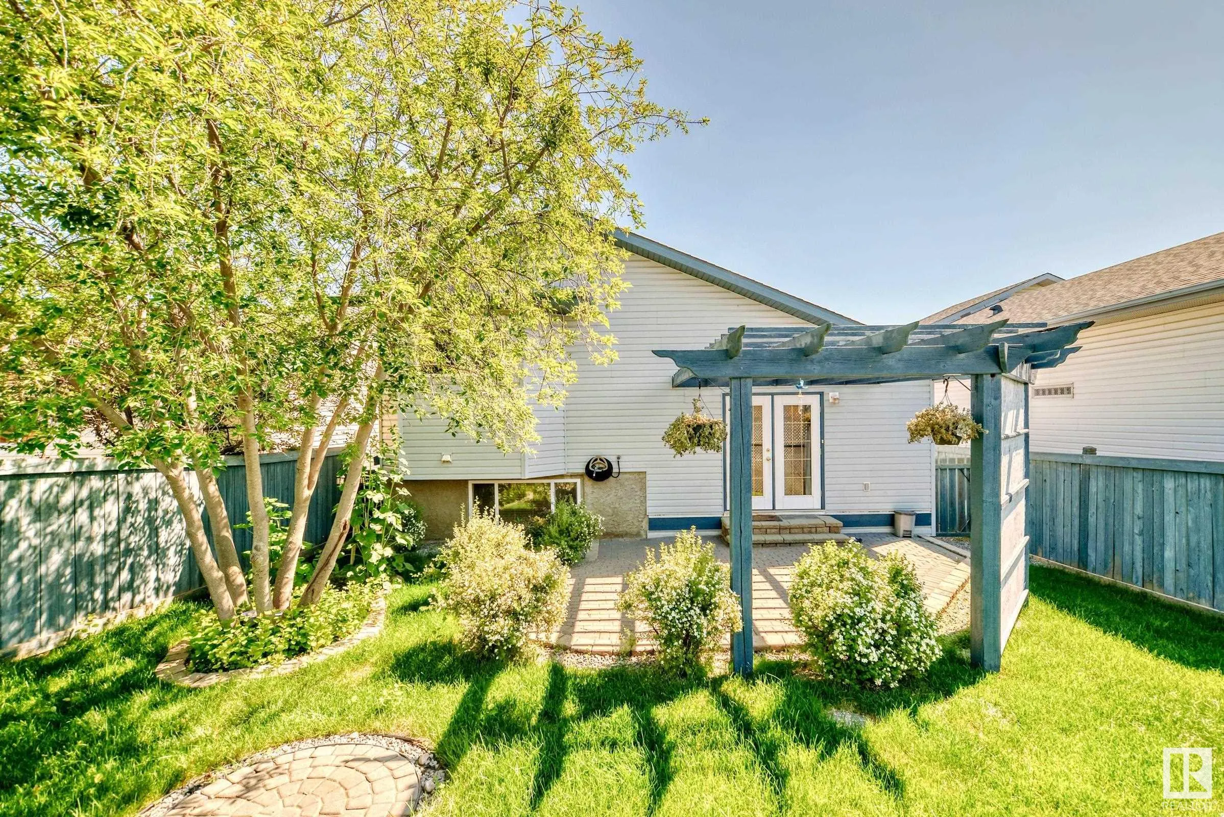 4 HOLLY Place