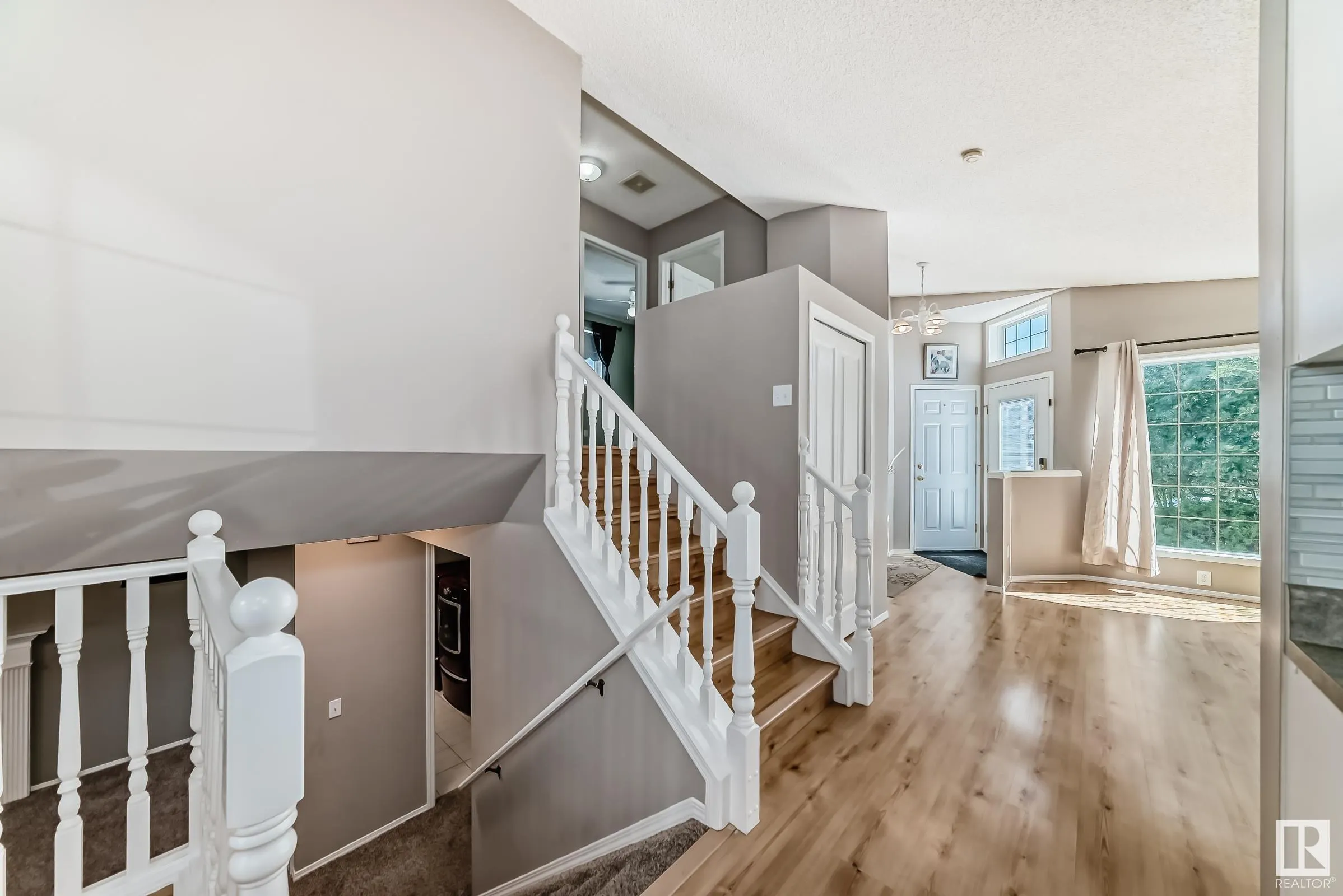 4 HOLLY Place