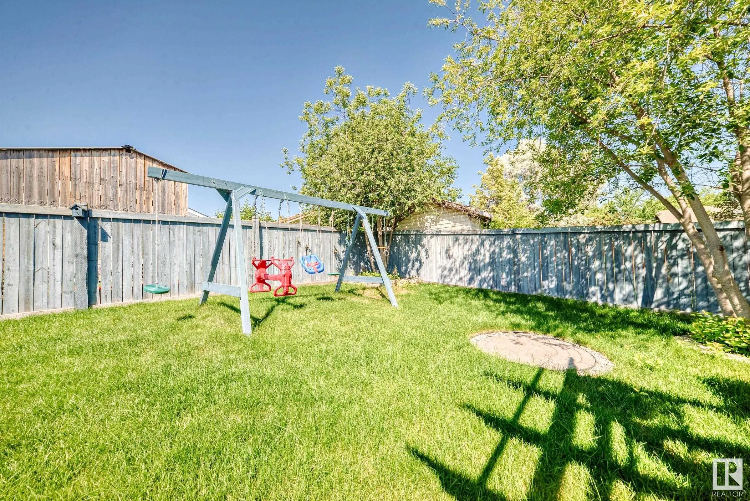 4 HOLLY Place