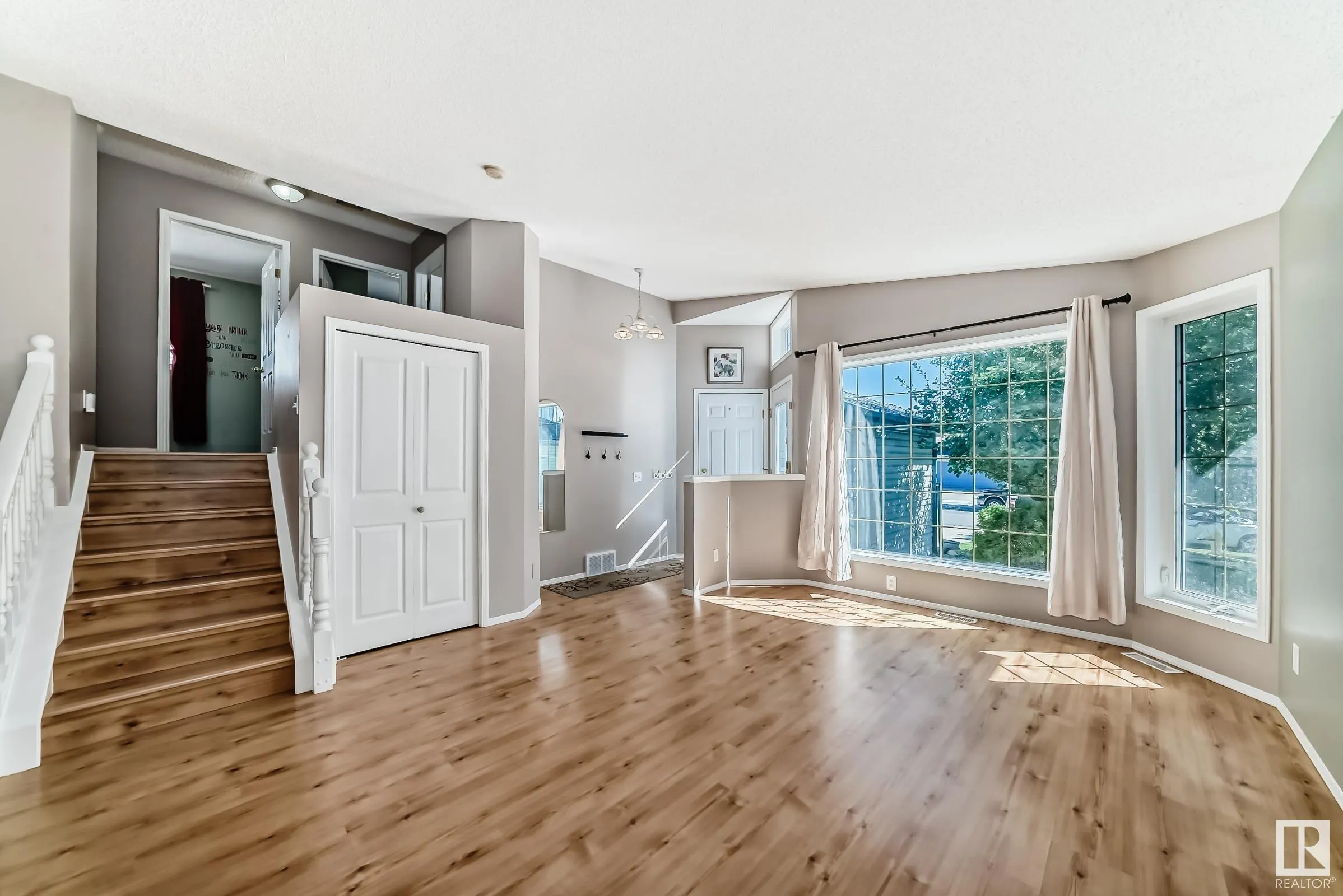 4 HOLLY Place