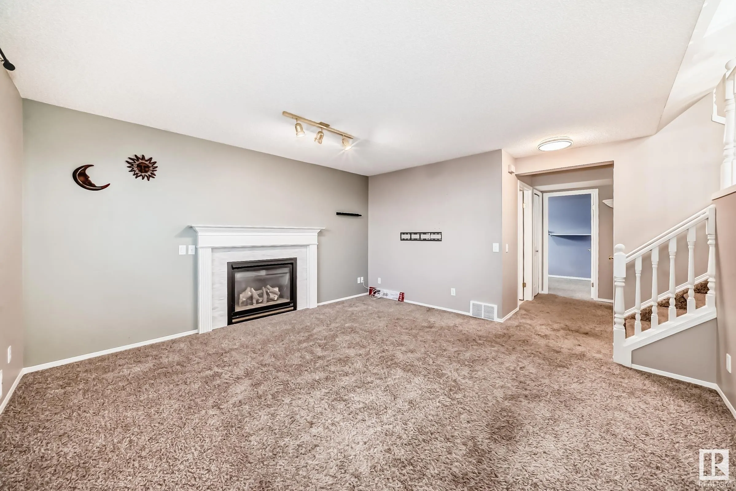 4 HOLLY Place