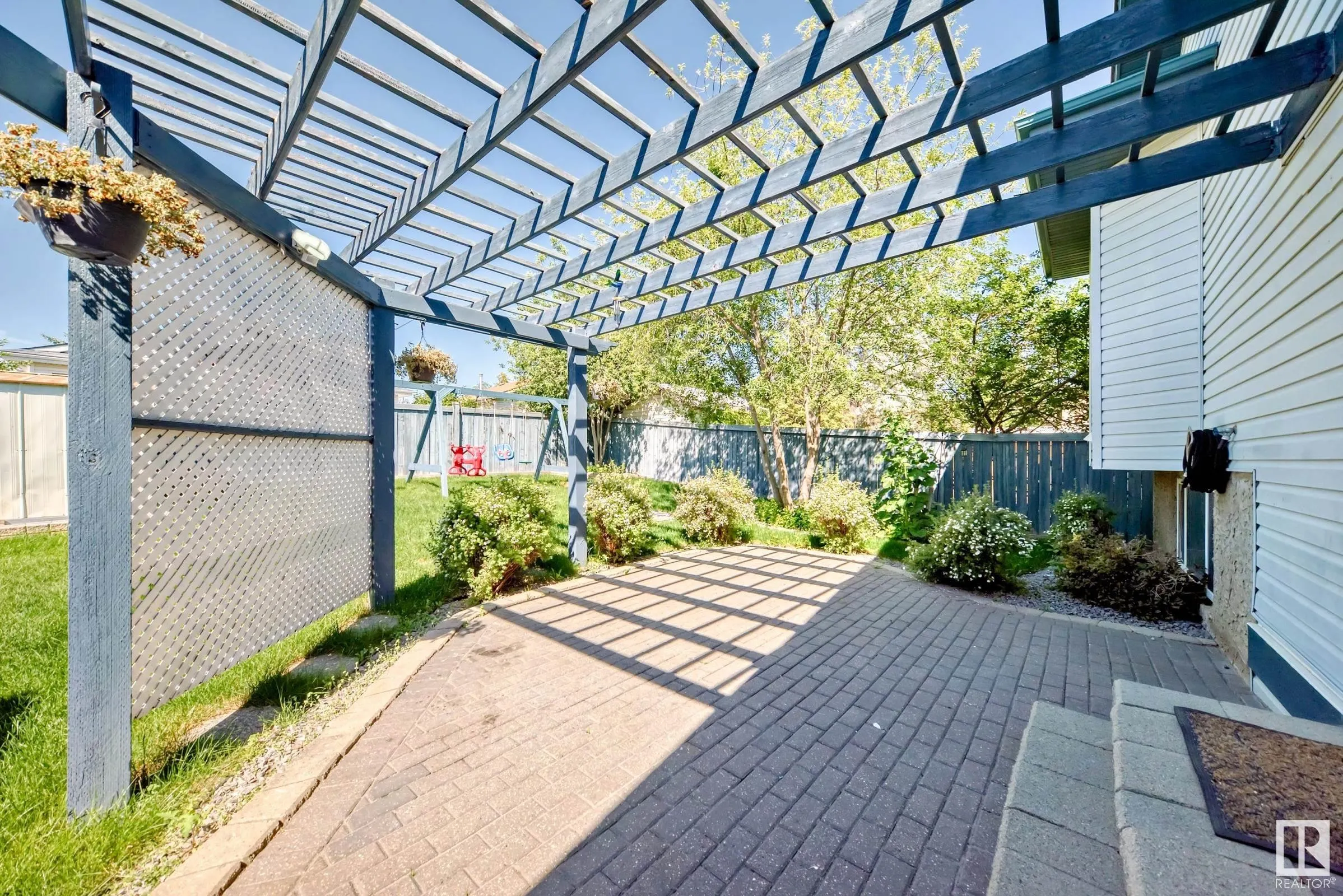 4 HOLLY Place