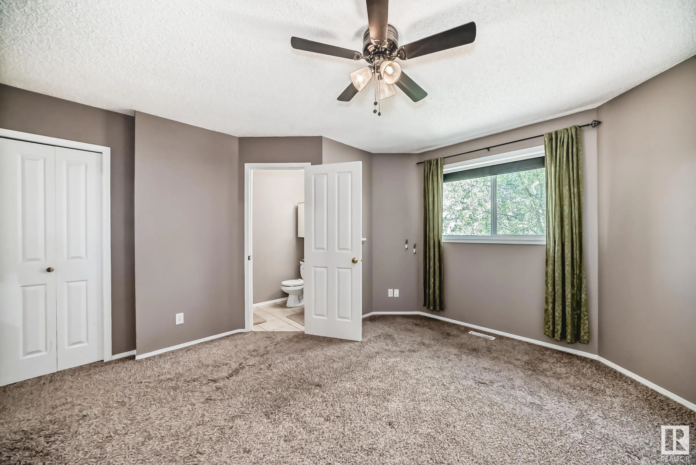 4 HOLLY Place