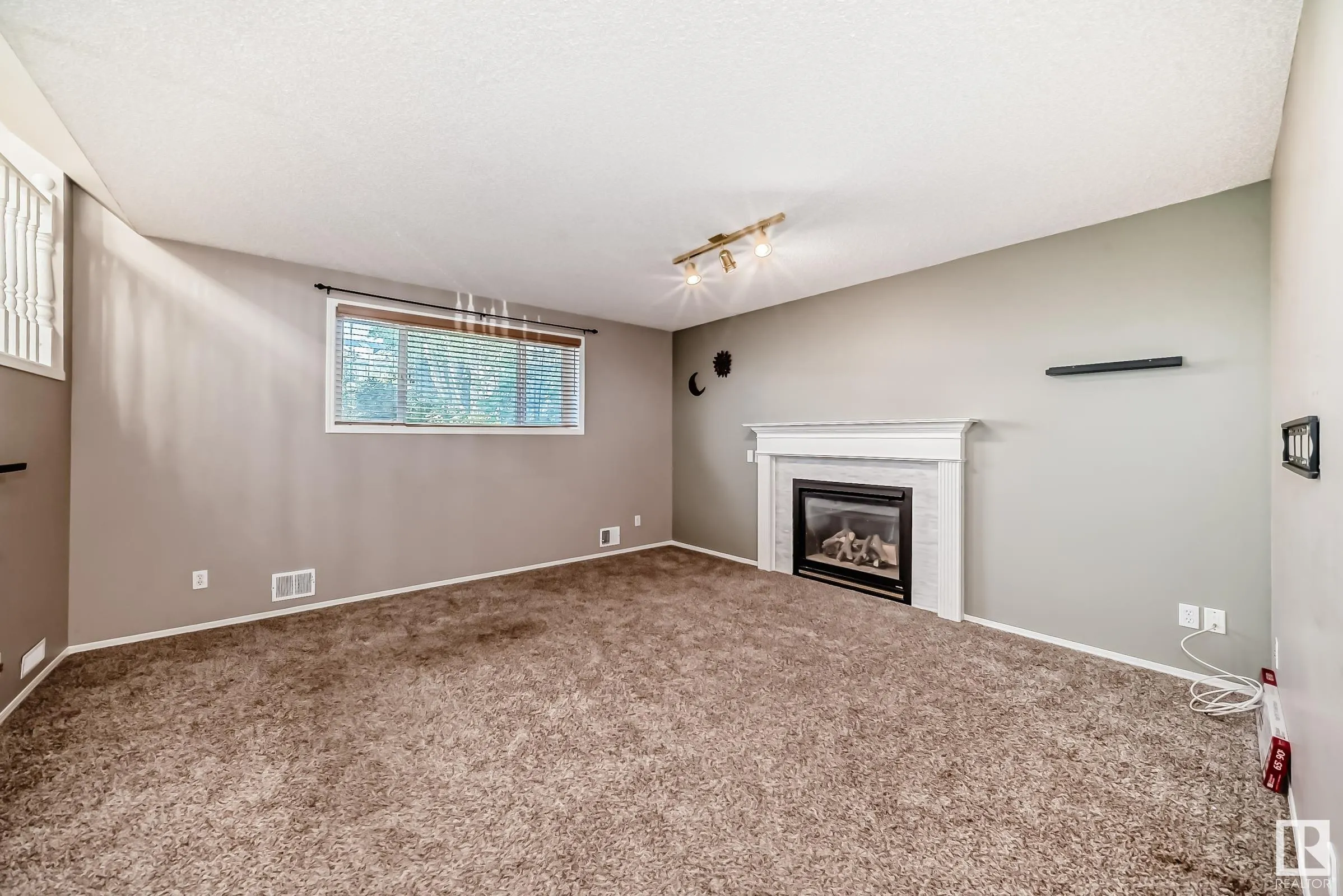 4 HOLLY Place