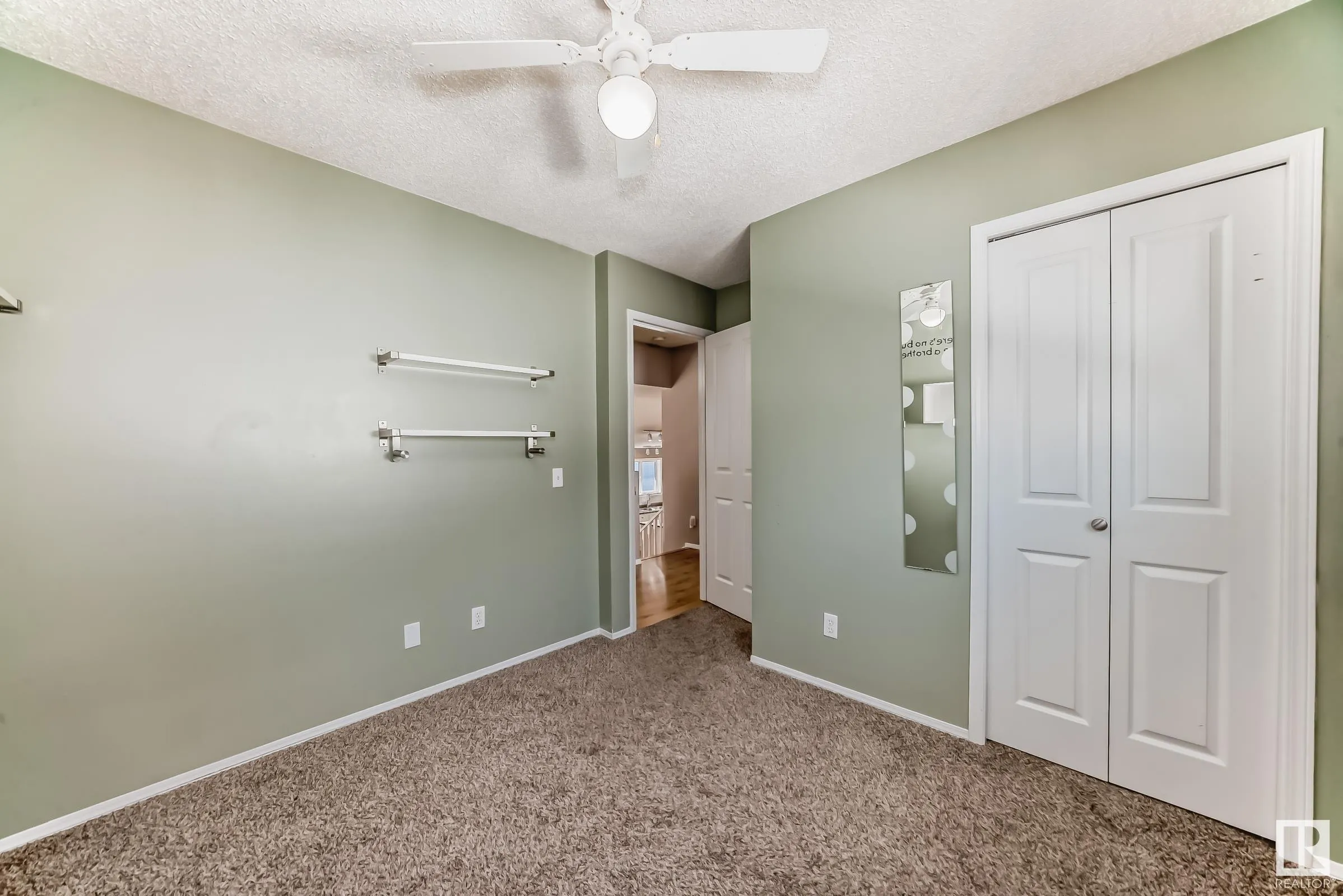 4 HOLLY Place