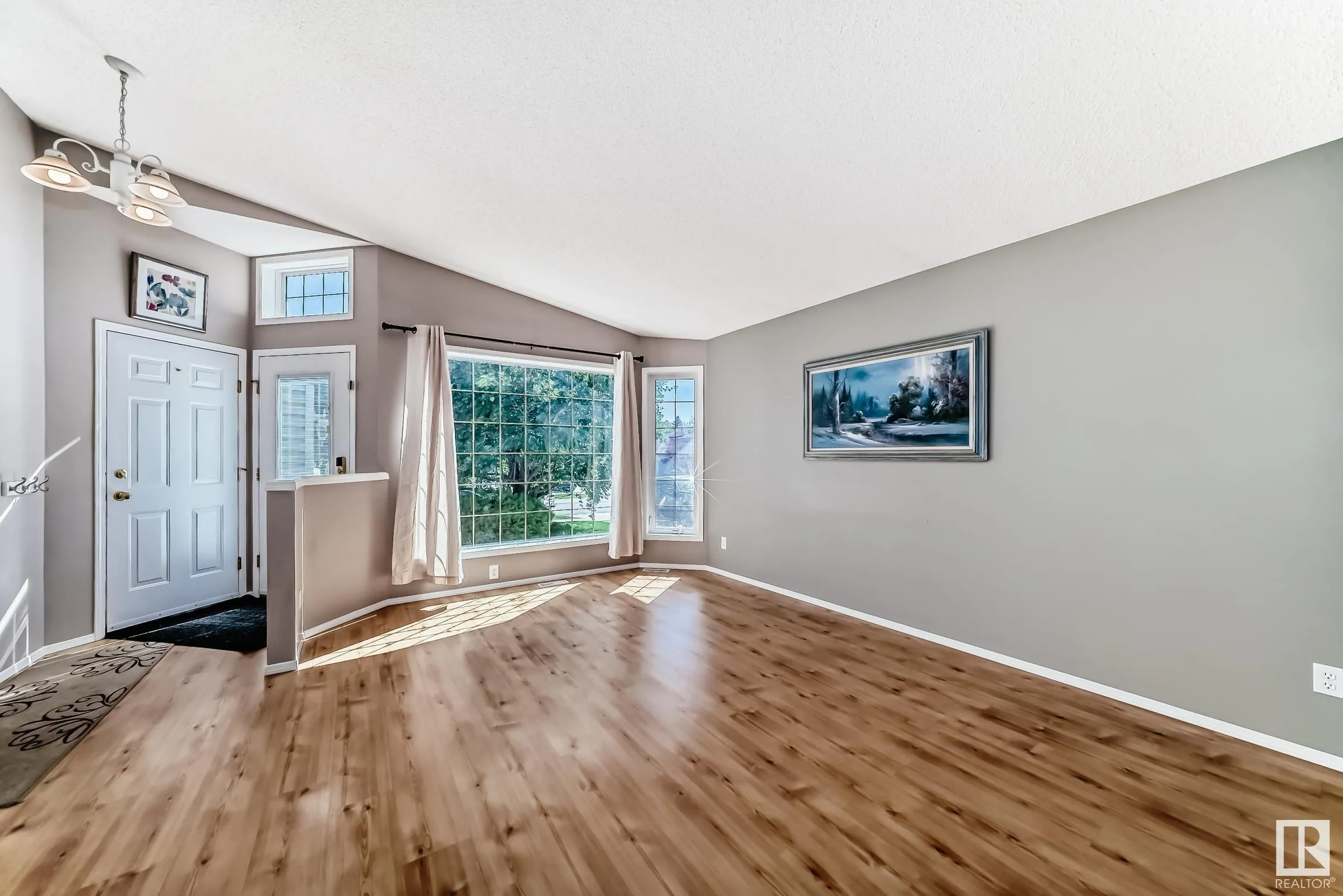 4 HOLLY Place