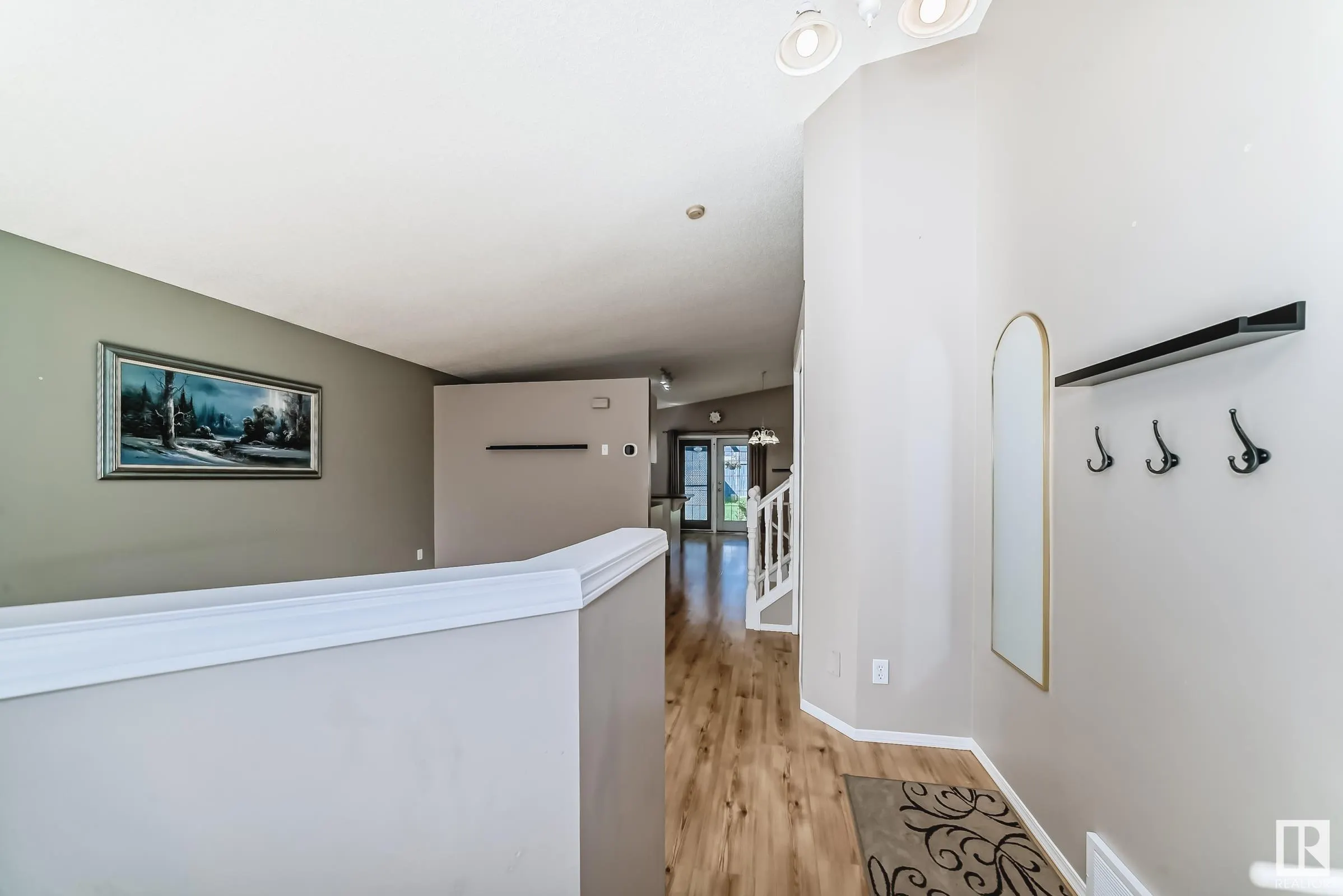 4 HOLLY Place