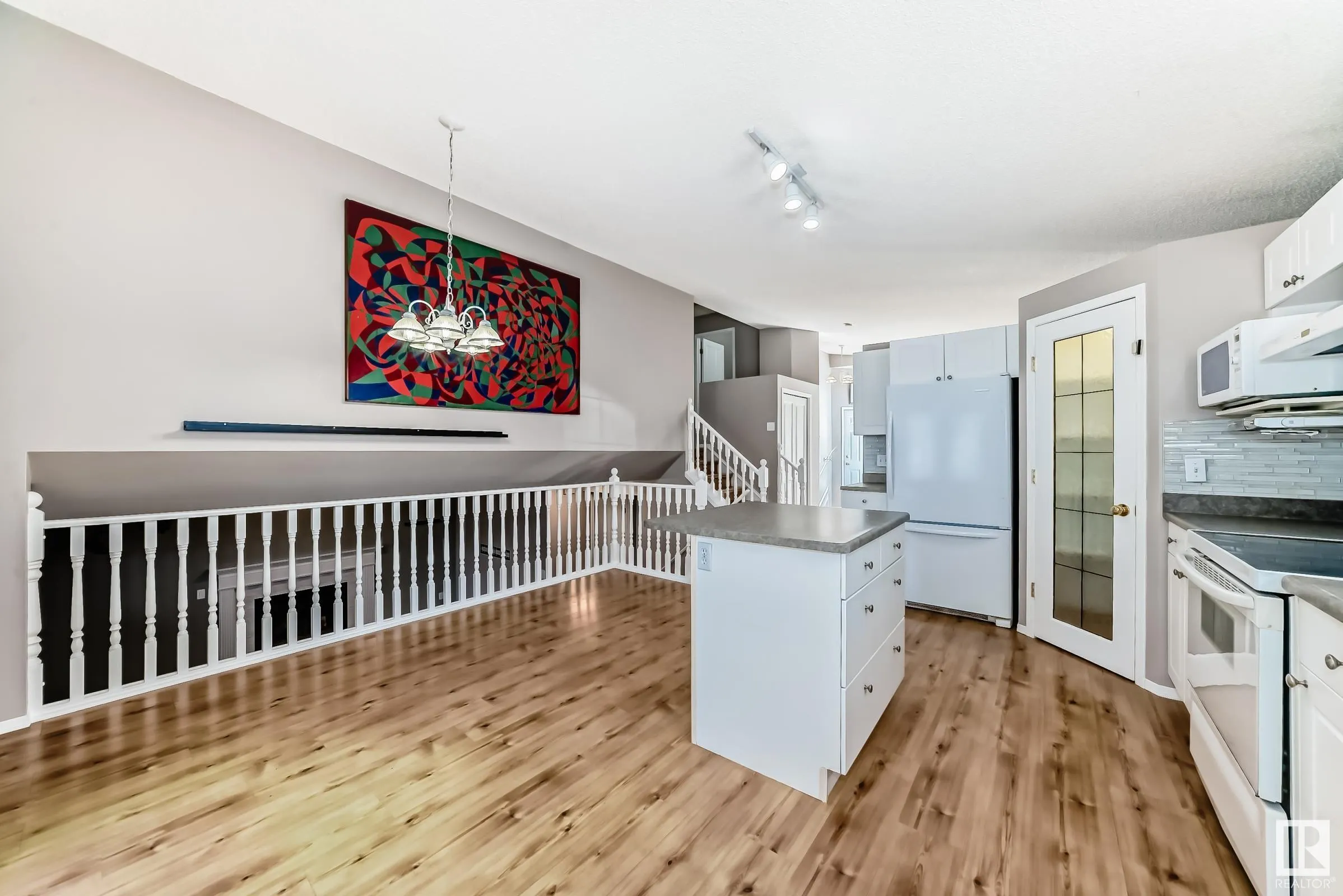 4 HOLLY Place