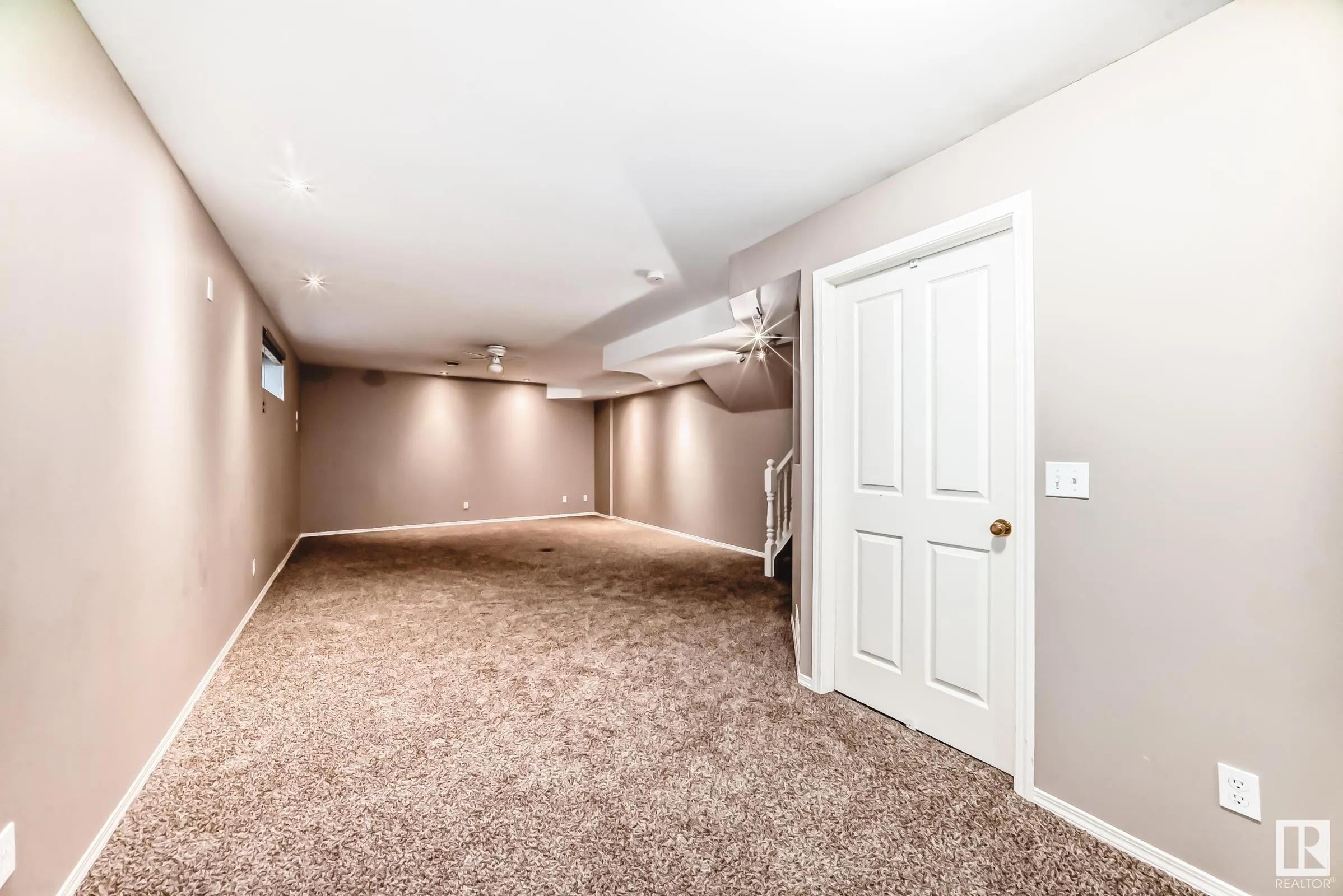 4 HOLLY Place