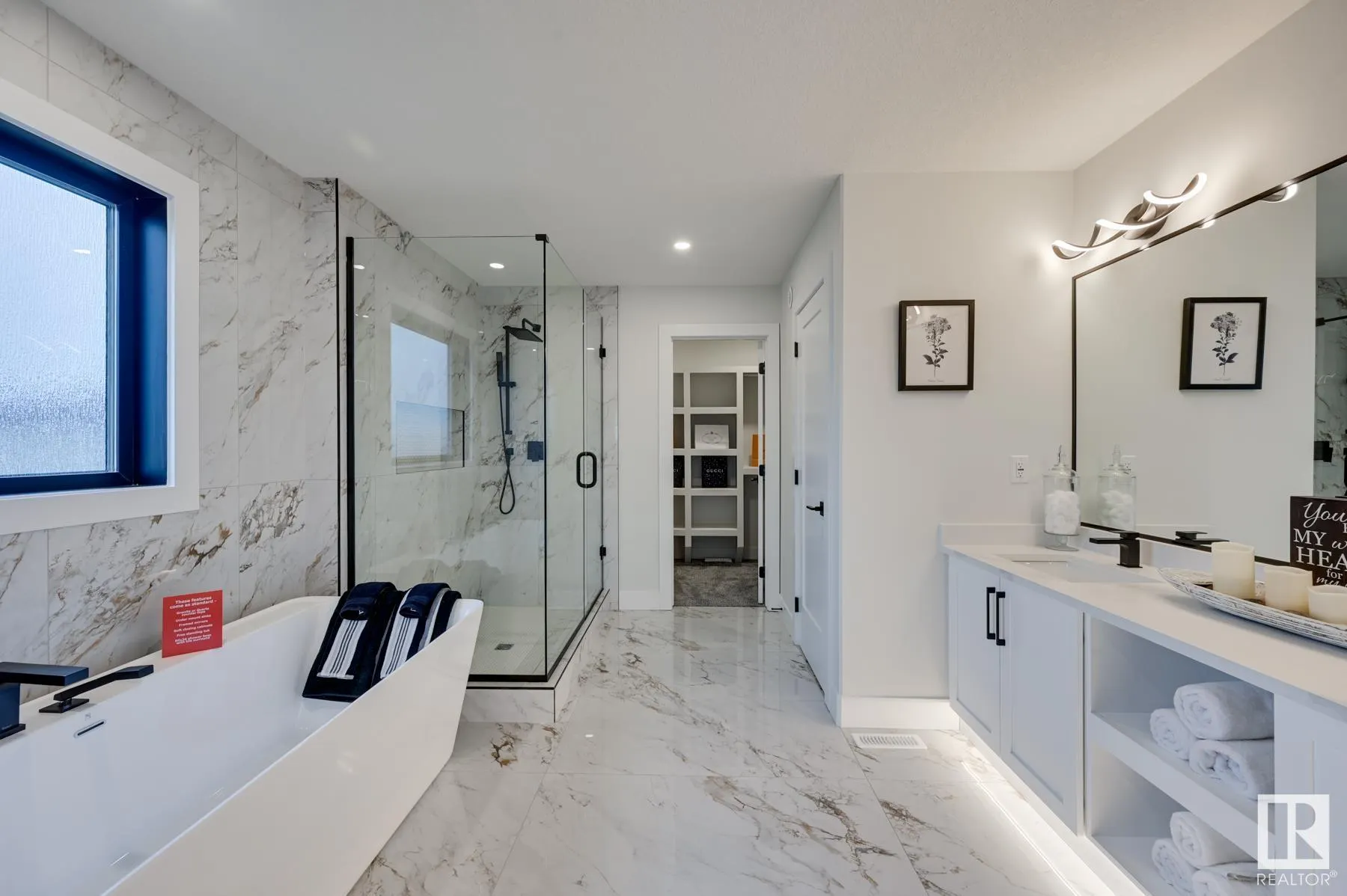 22 CANNES Cove
