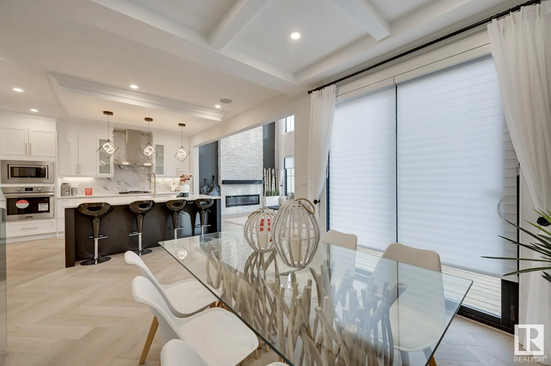 22 CANNES Cove
