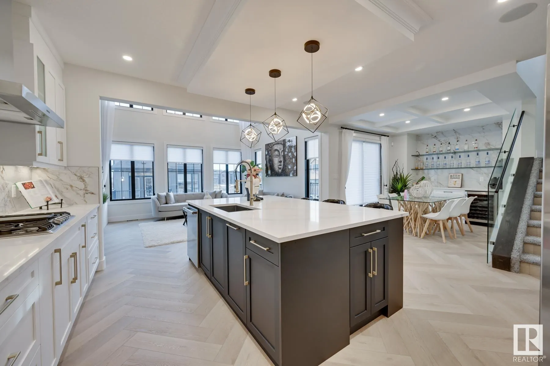 22 CANNES Cove