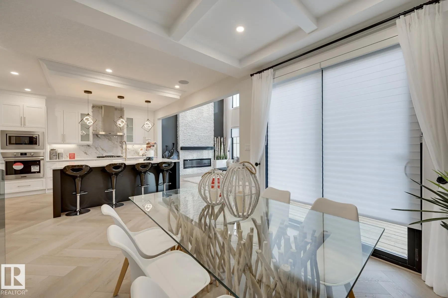 22 CANNES Cove