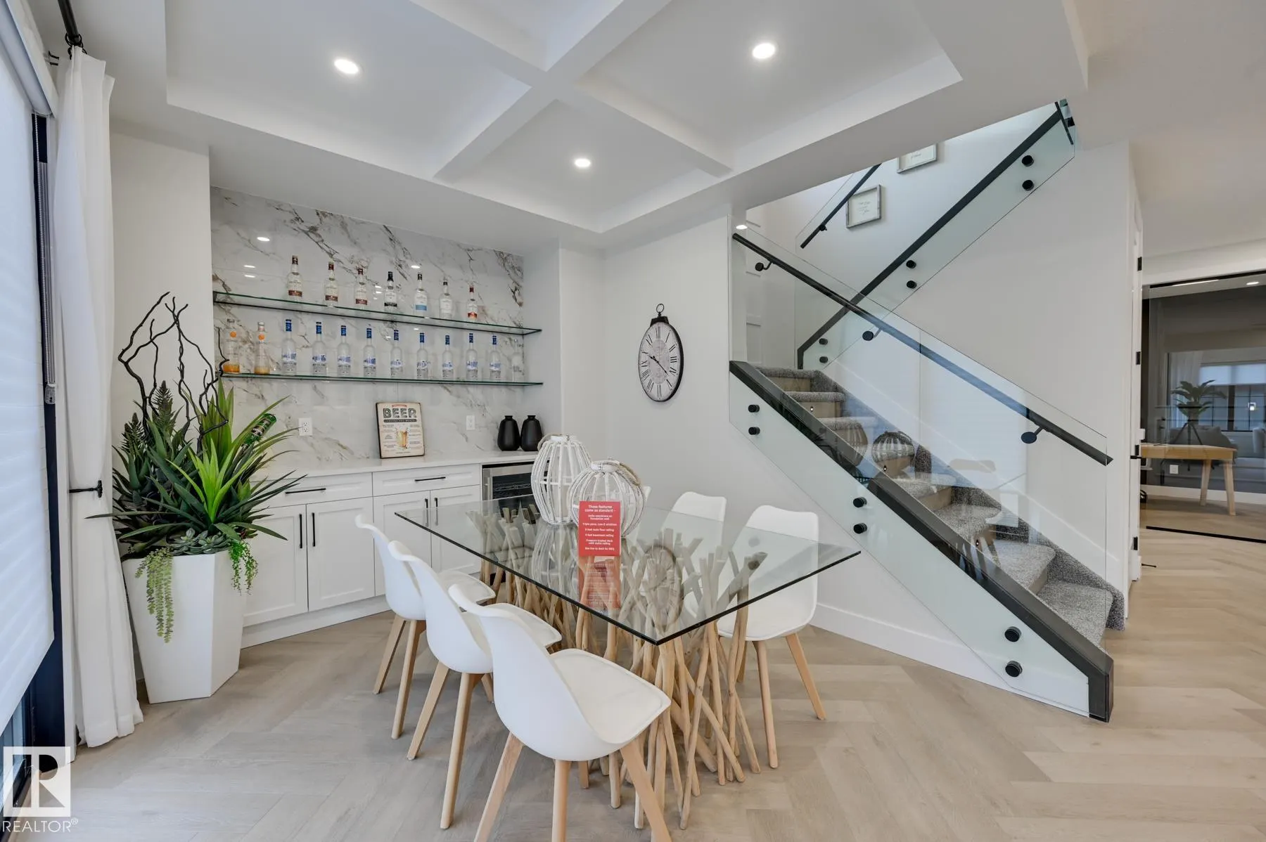 22 CANNES Cove