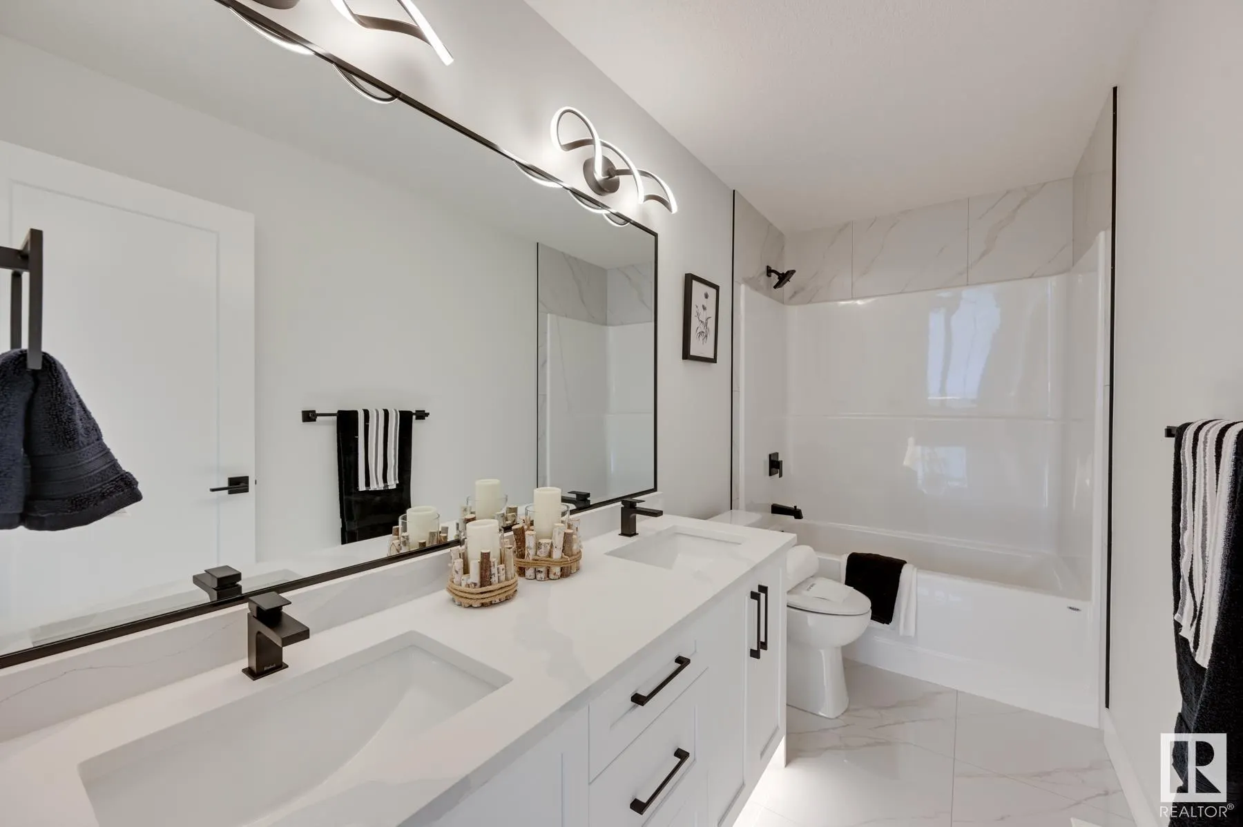 22 CANNES Cove