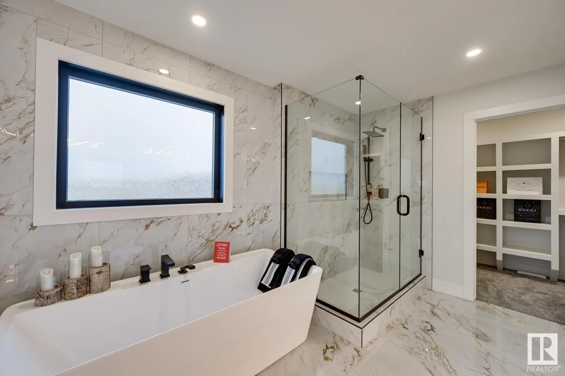22 CANNES Cove