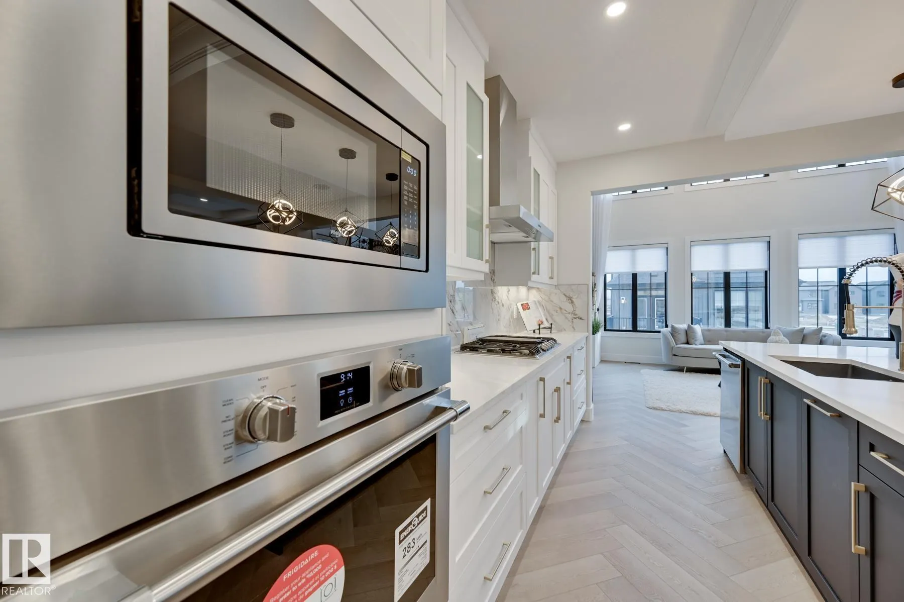 22 CANNES Cove