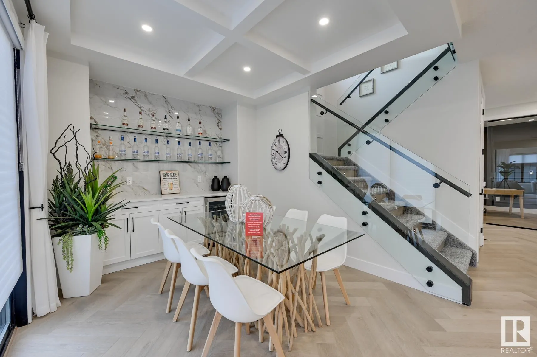 22 CANNES Cove