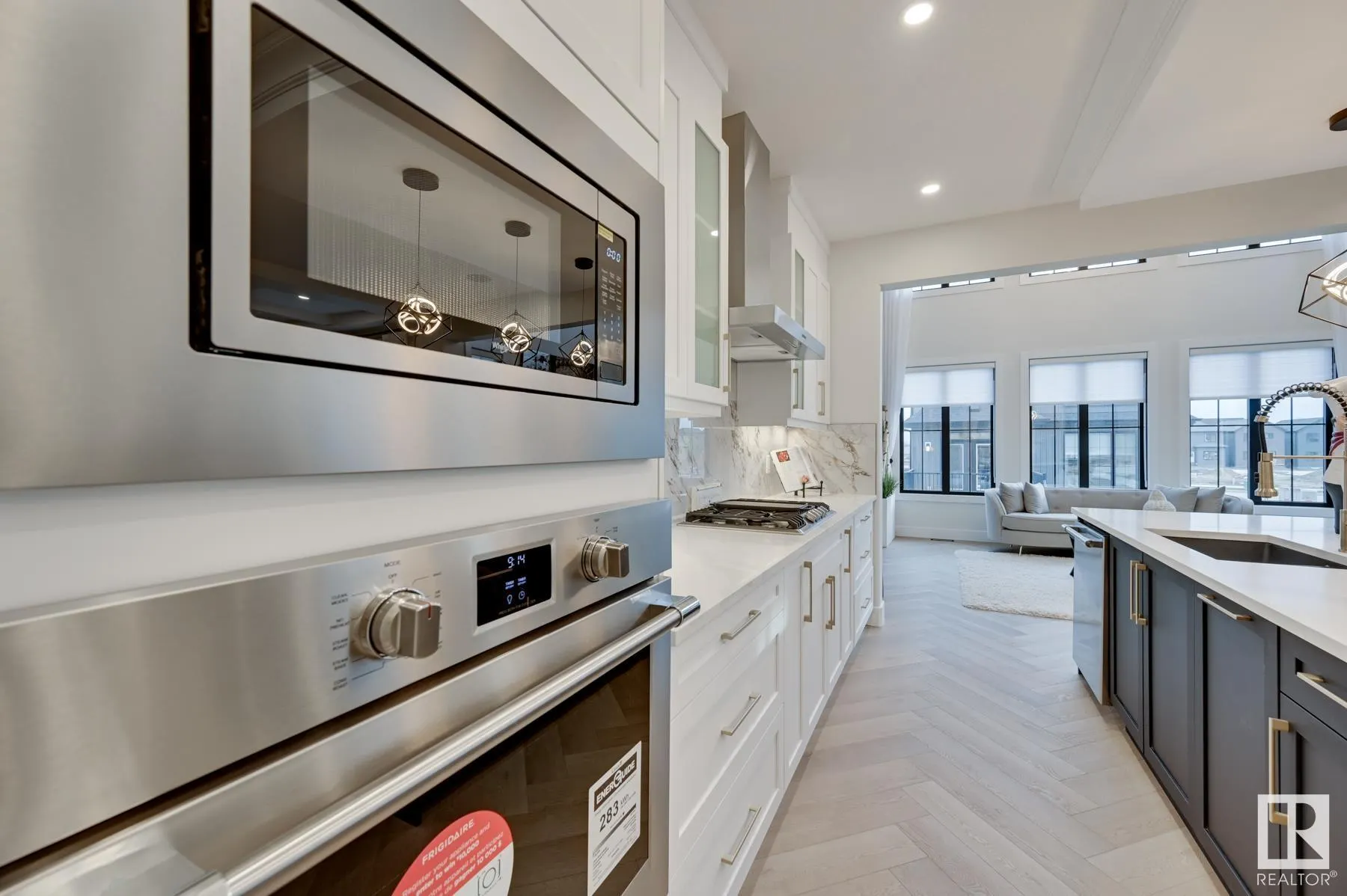 22 CANNES Cove