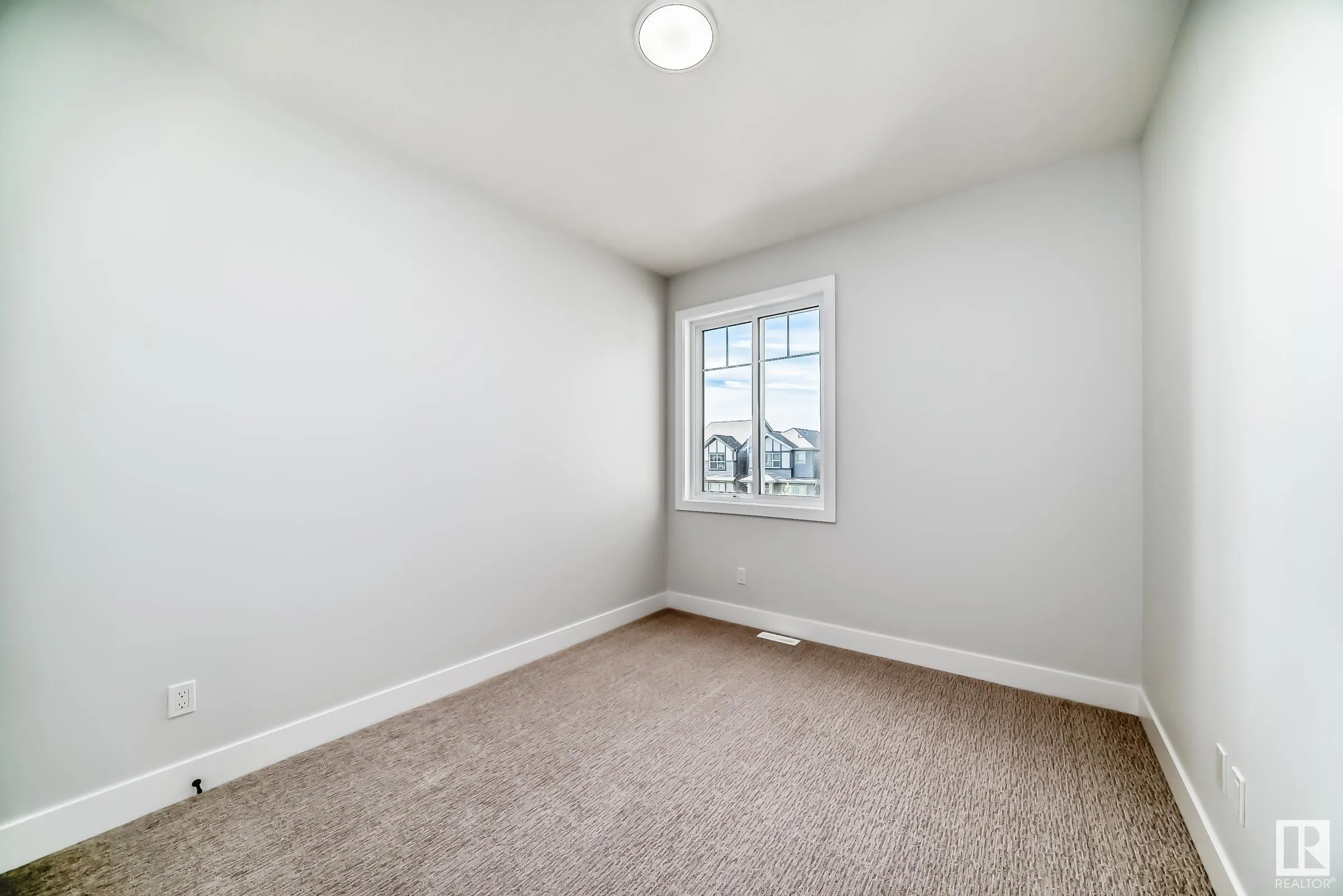 4 Edgefield Way