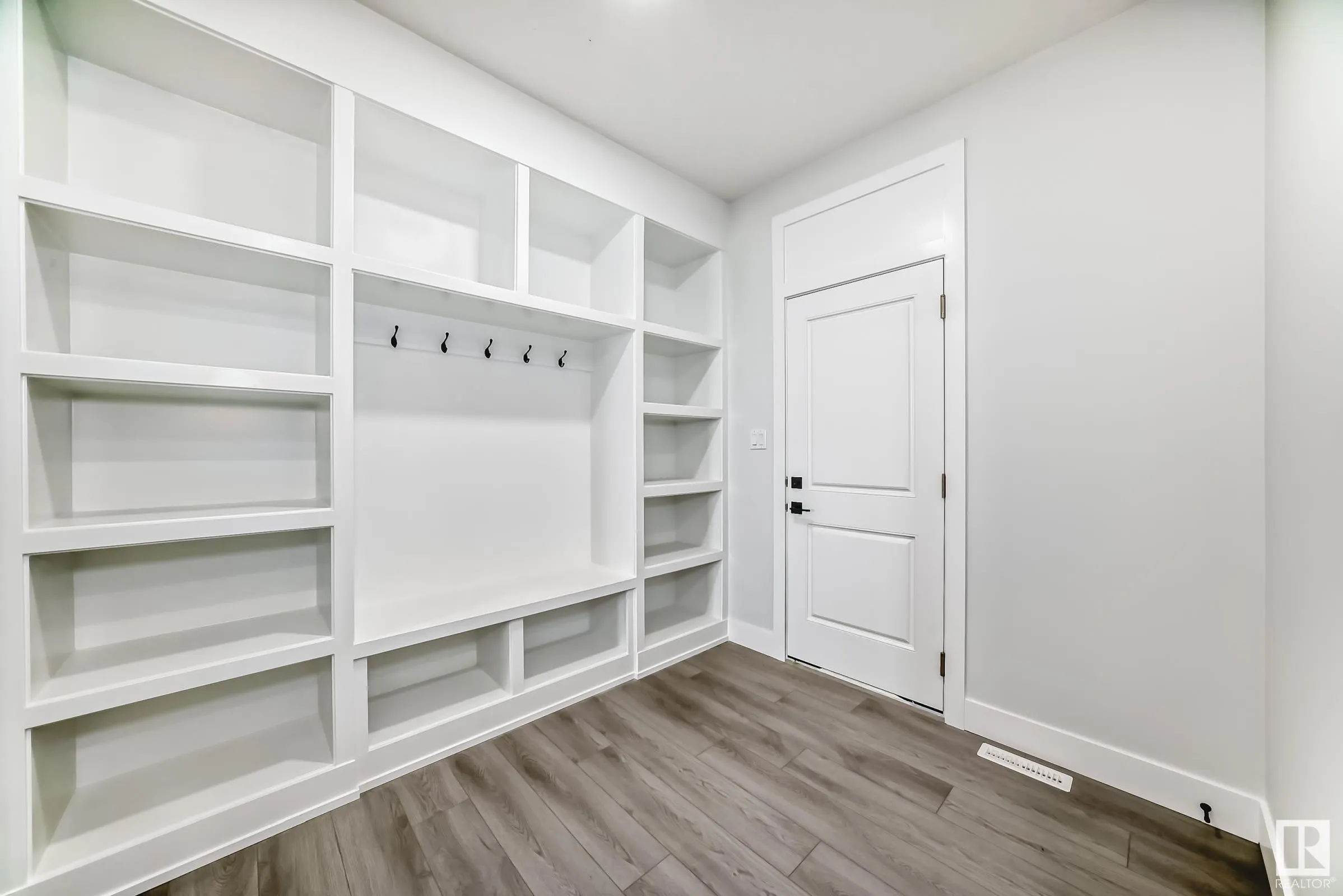 4 Edgefield Way