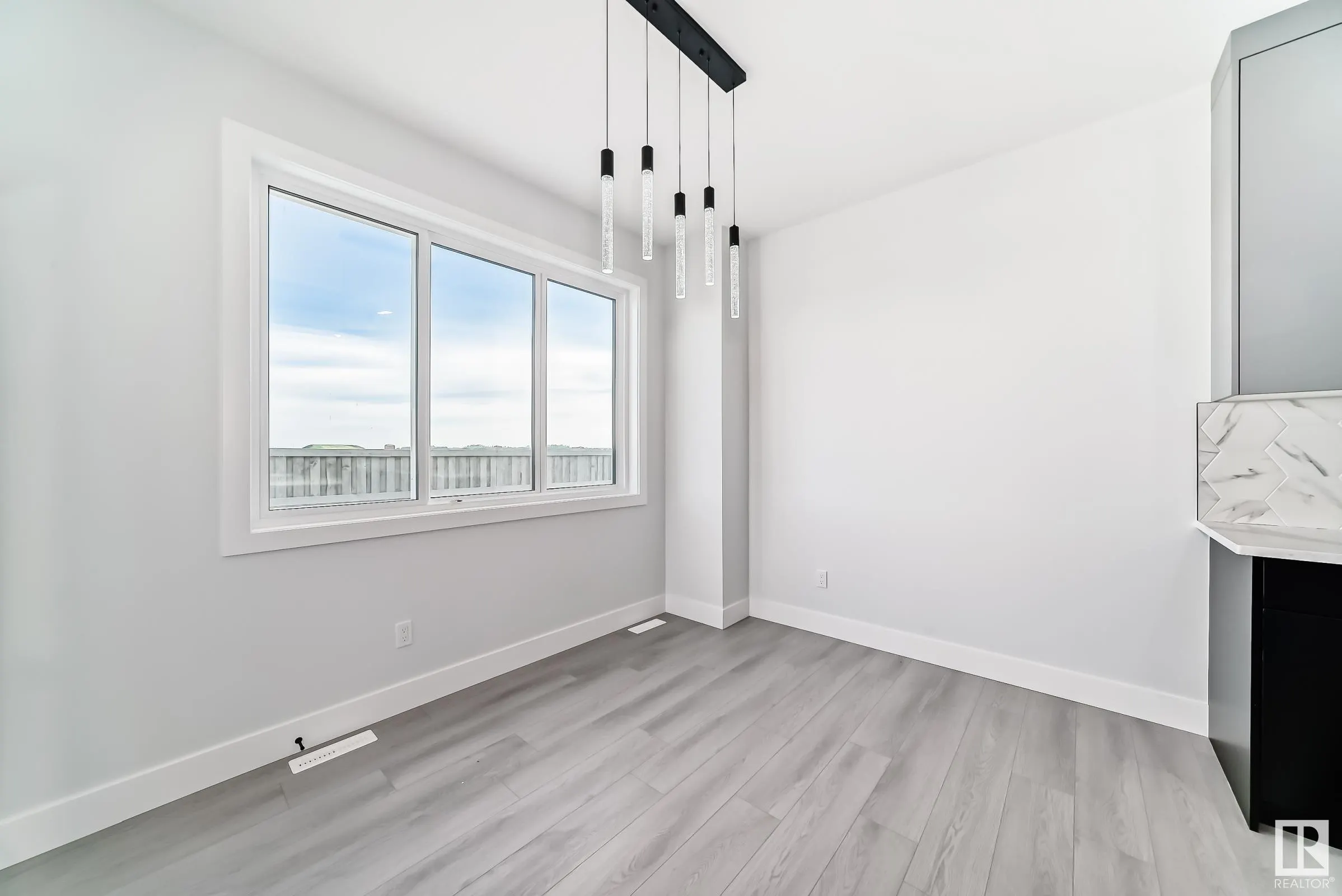 4 Edgefield Way