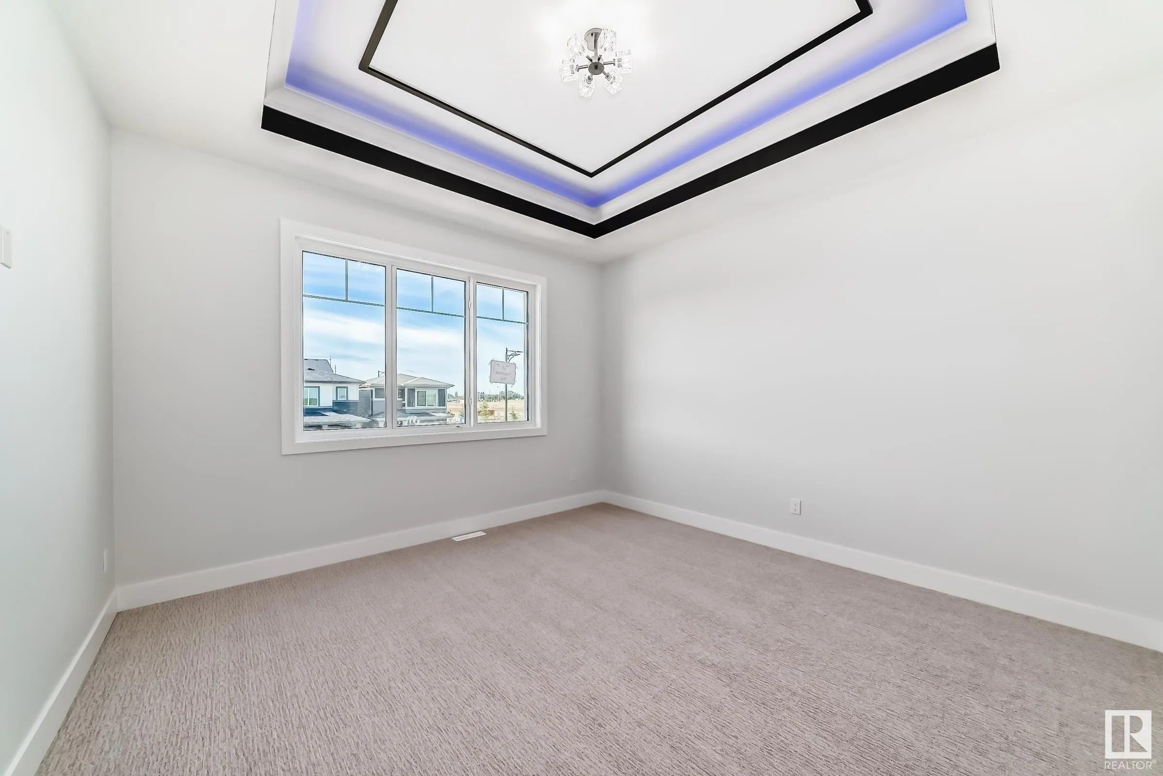 4 Edgefield Way