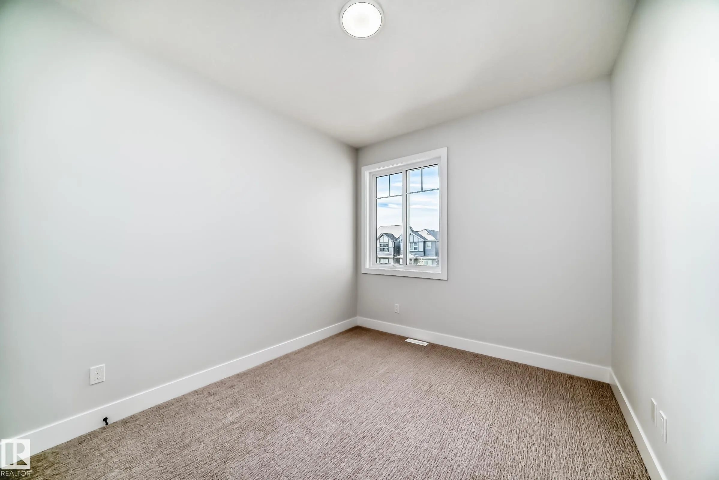 4 Edgefield Way